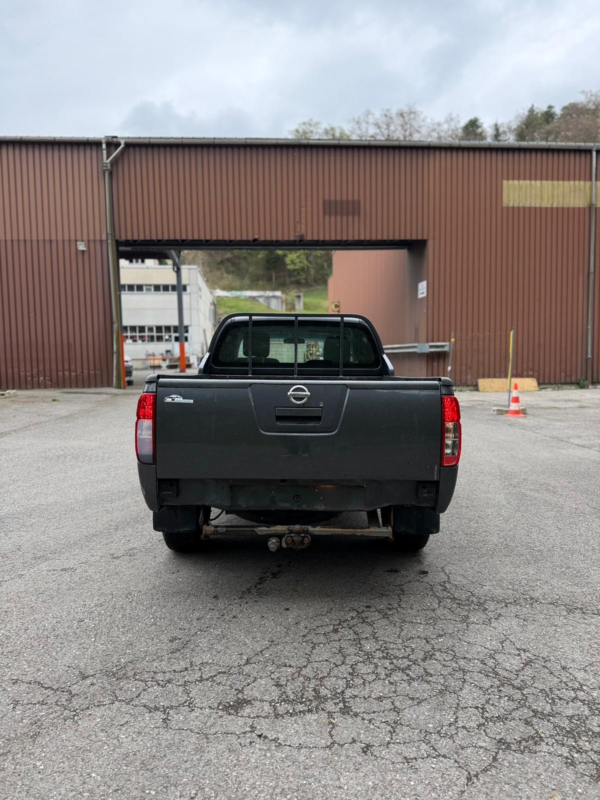 NISSAN Navara King Cab SE 2.5 dCi 4WD-image-9
