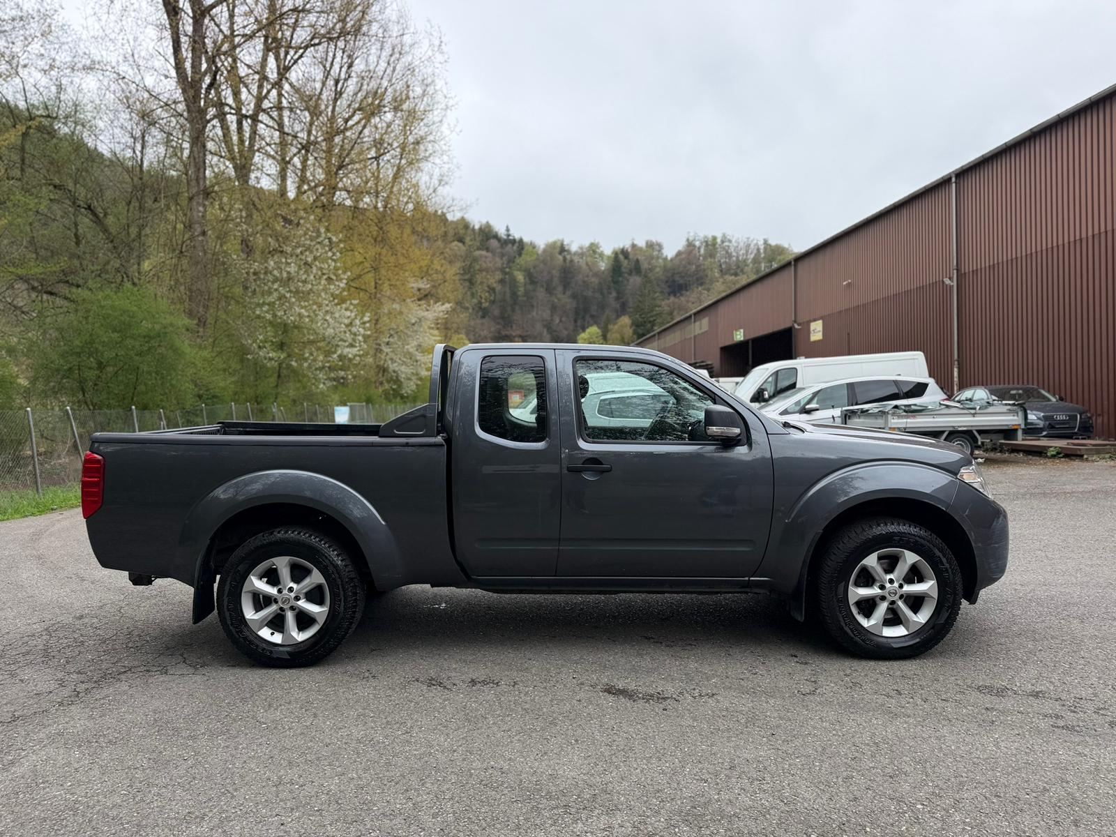 NISSAN Navara King Cab SE 2.5 dCi 4WD-image-2