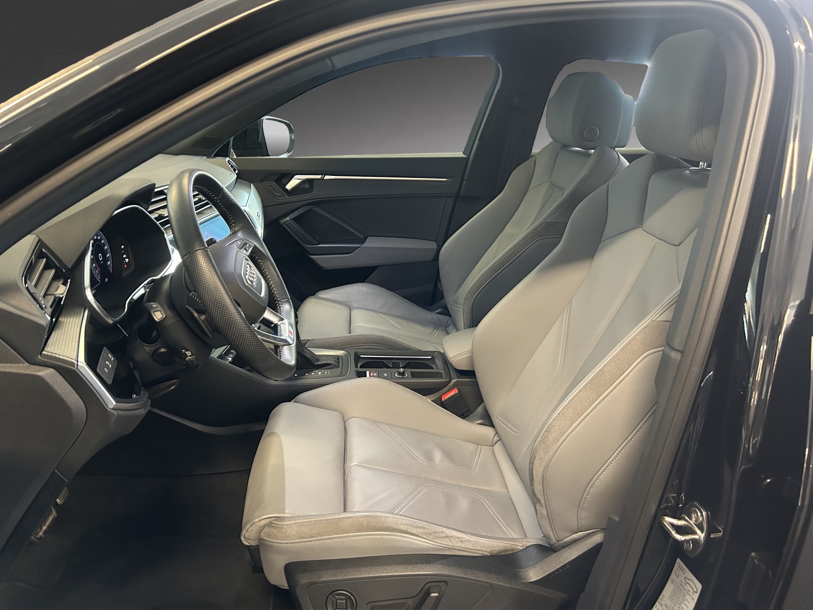 AUDI Q3 Sportback 45 TFSI quattro S-tronic-image-5