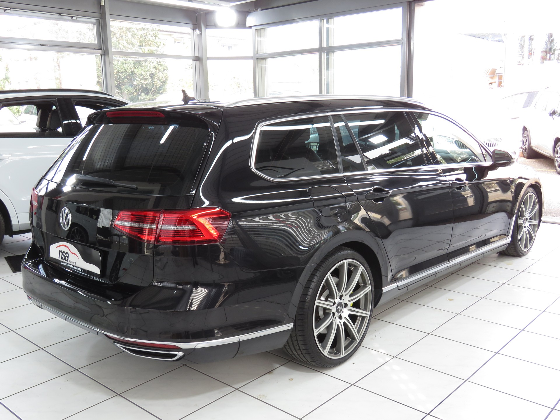 VW Passat Variant 2.0 TDI BMT High. DSG 4-Motion (Automat)-image-3