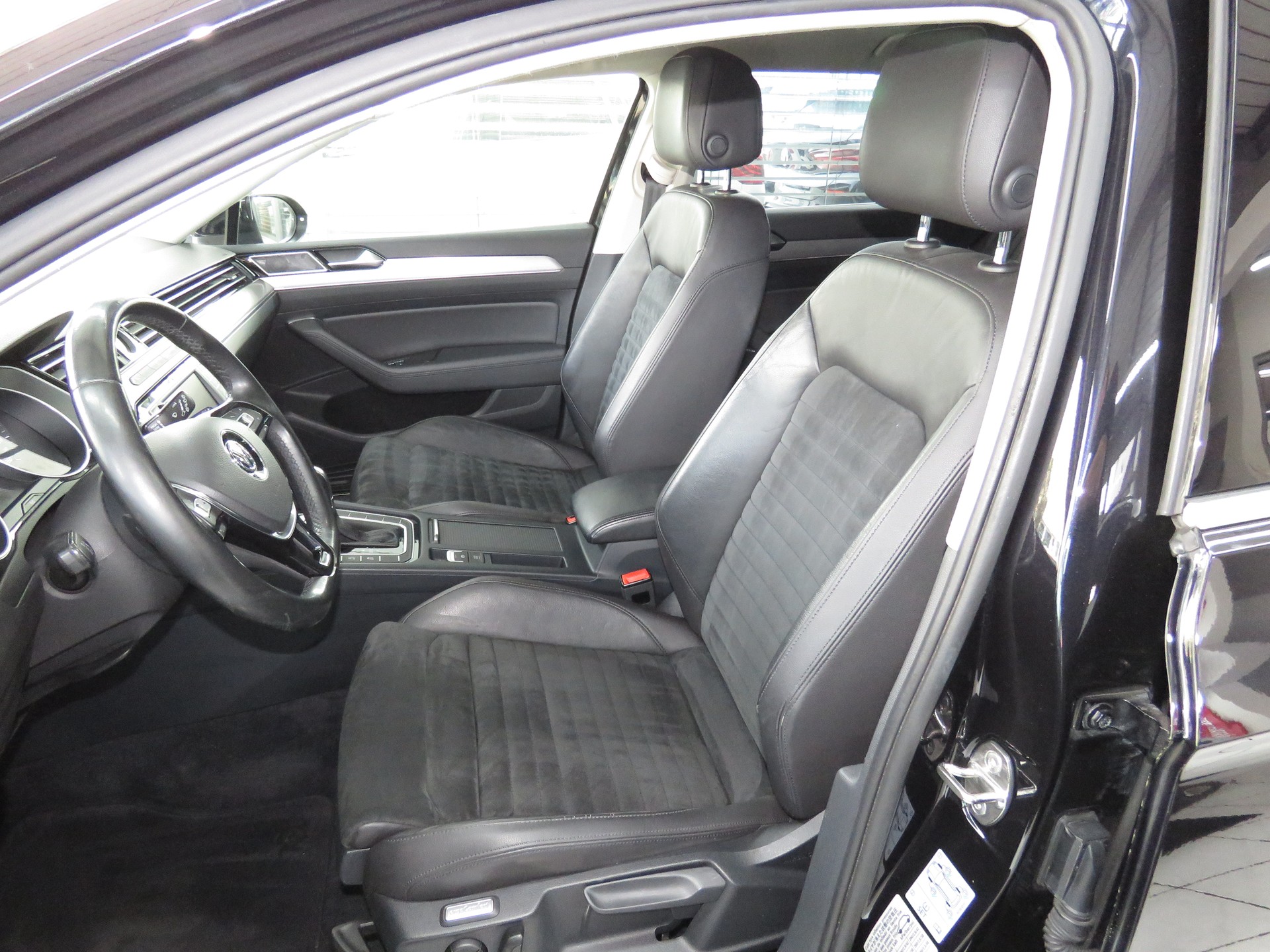 VW Passat Variant 2.0 TDI BMT High. DSG 4-Motion (Automat)-image-7