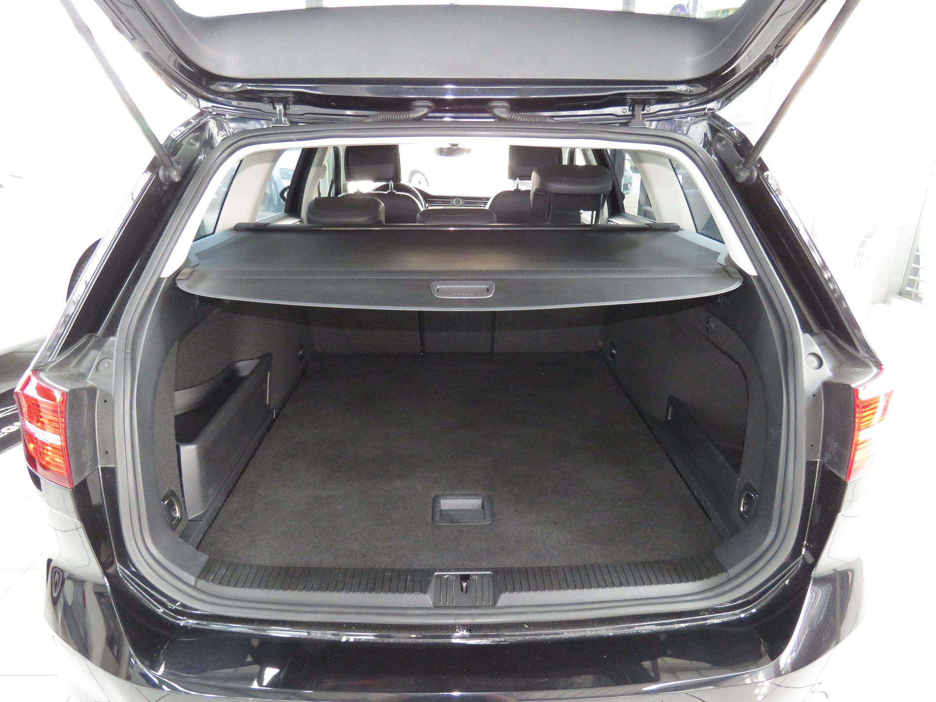 VW Passat Variant 2.0 TDI BMT High. DSG 4-Motion (Automat)-image-10