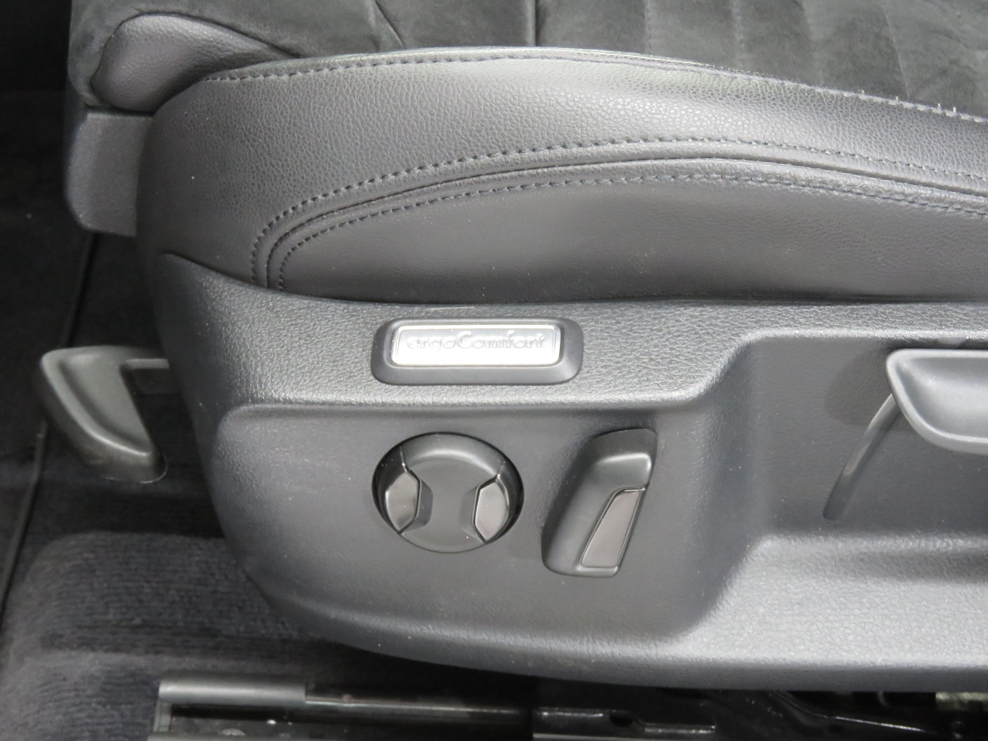 VW Passat Variant 2.0 TDI BMT High. DSG 4-Motion (Automat)-image-8