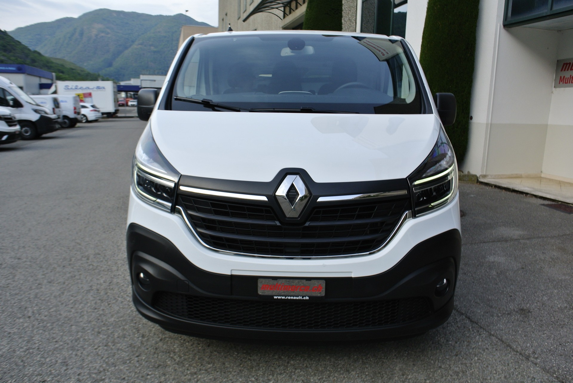 RENAULT Trafic 2.0 Energy dCi 120 3.5t Business L2H1-showroom-element-2