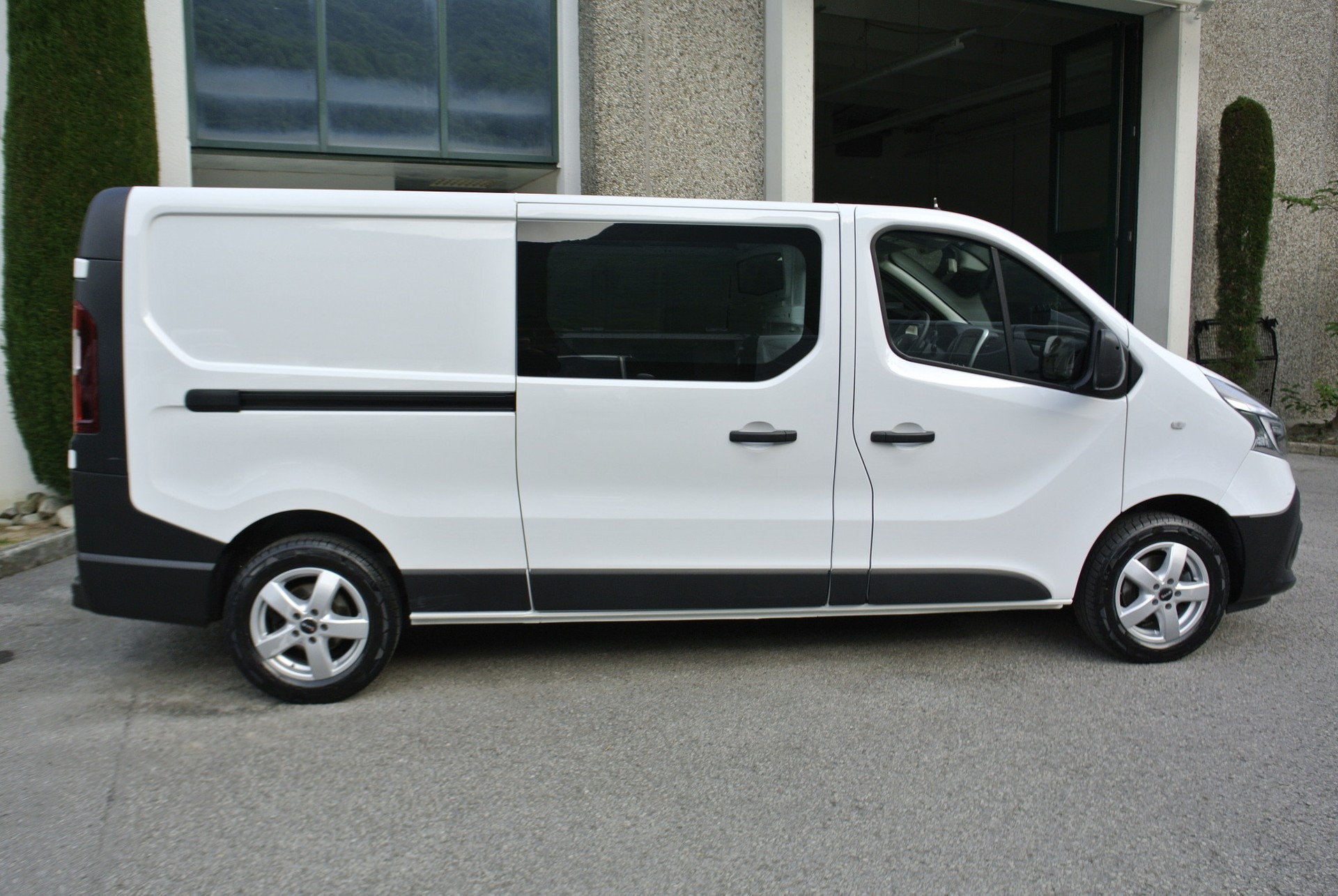 RENAULT Trafic 2.0 Energy dCi 120 3.5t Business L2H1-image-4