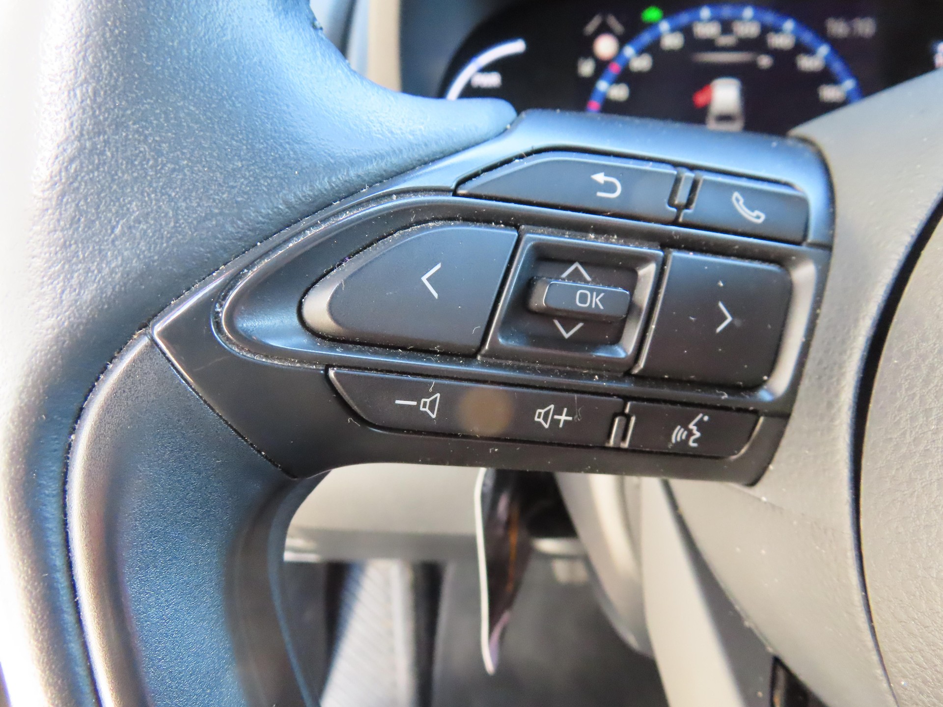 TOYOTA Yaris Cross 1.5 VVT-i HSD Adventure AWD-i-image-14