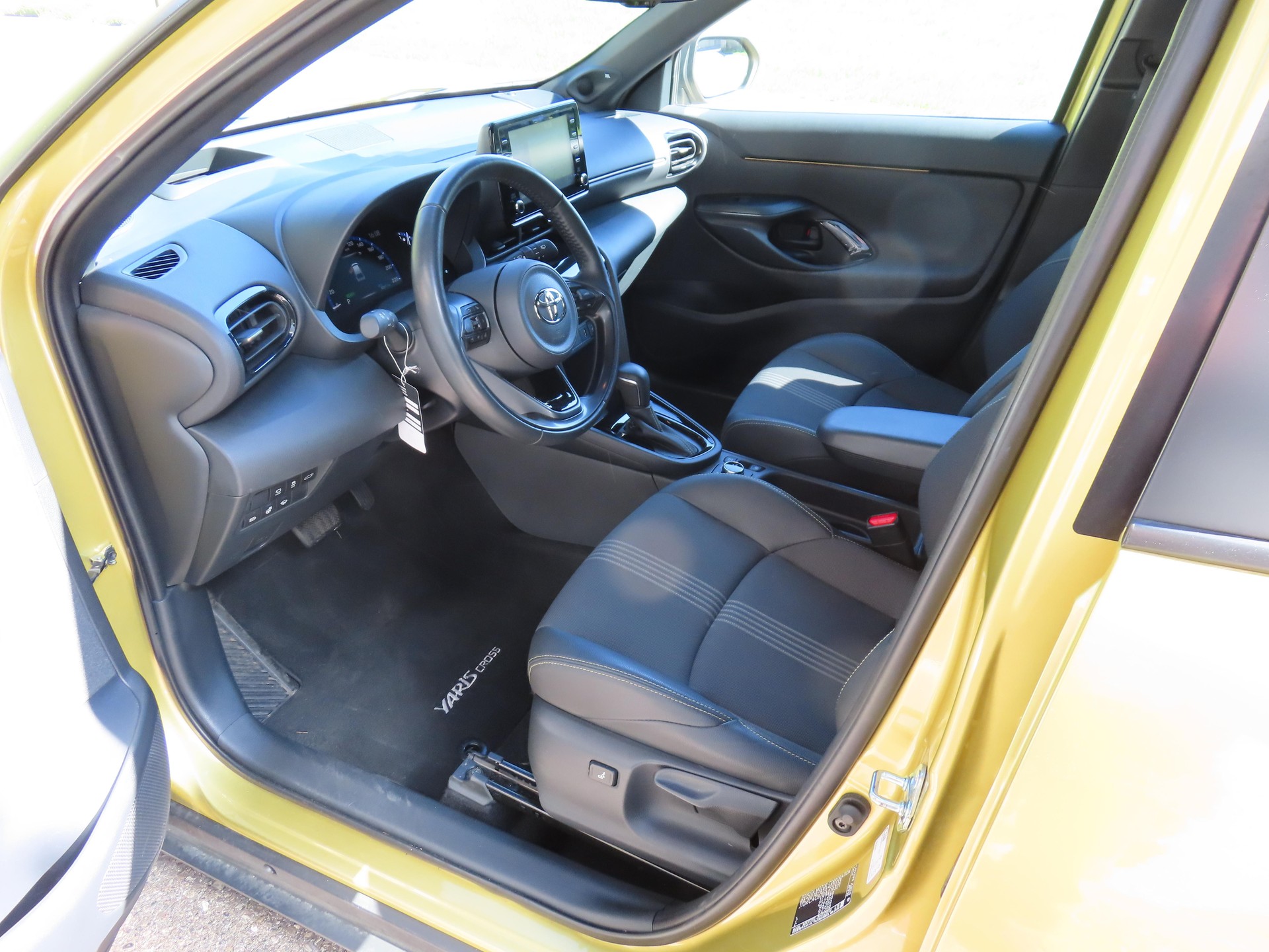 TOYOTA Yaris Cross 1.5 VVT-i HSD Adventure AWD-i-image-5