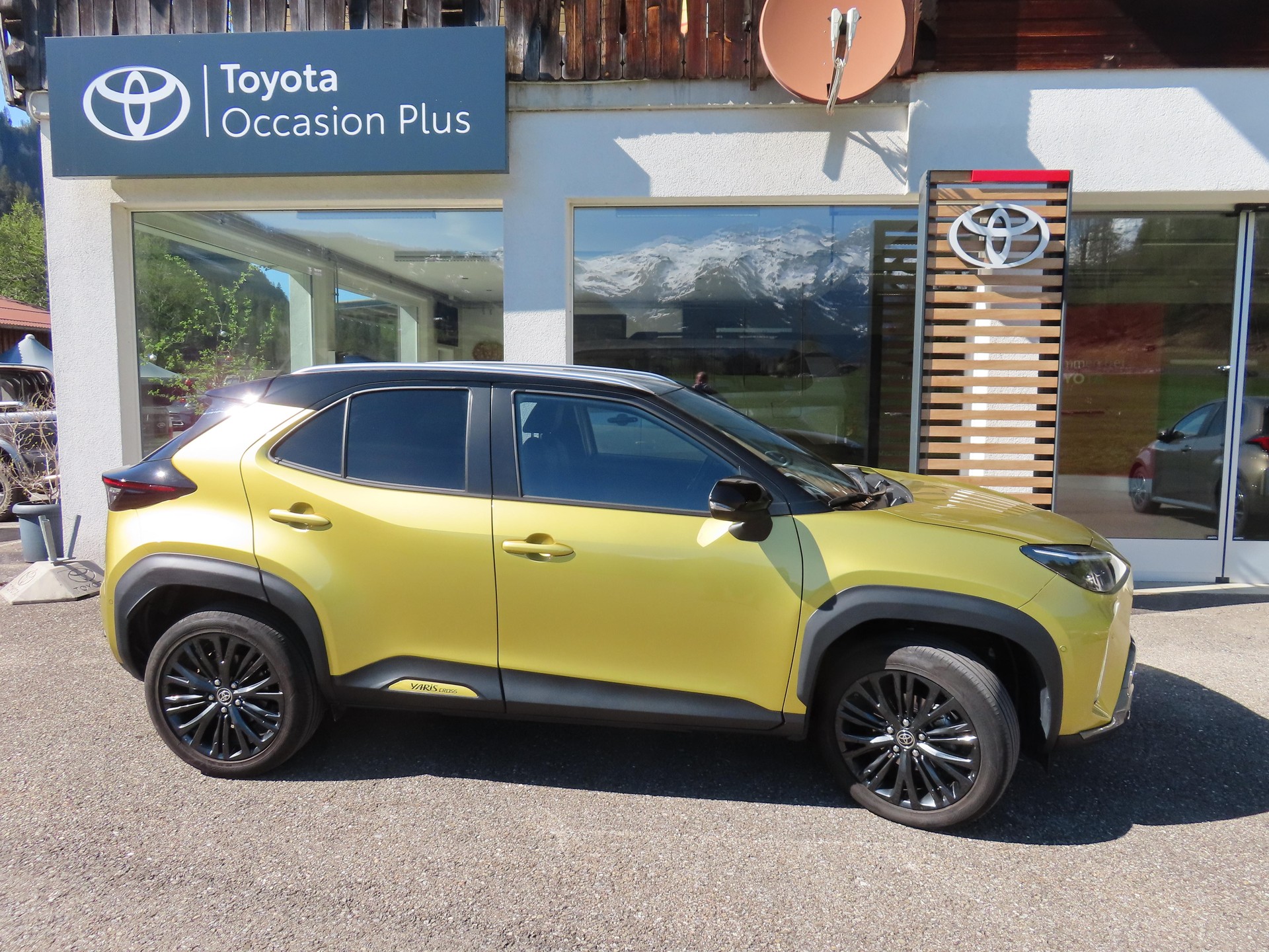 TOYOTA Yaris Cross 1.5 VVT-i HSD Adventure AWD-i-showroom-element-2