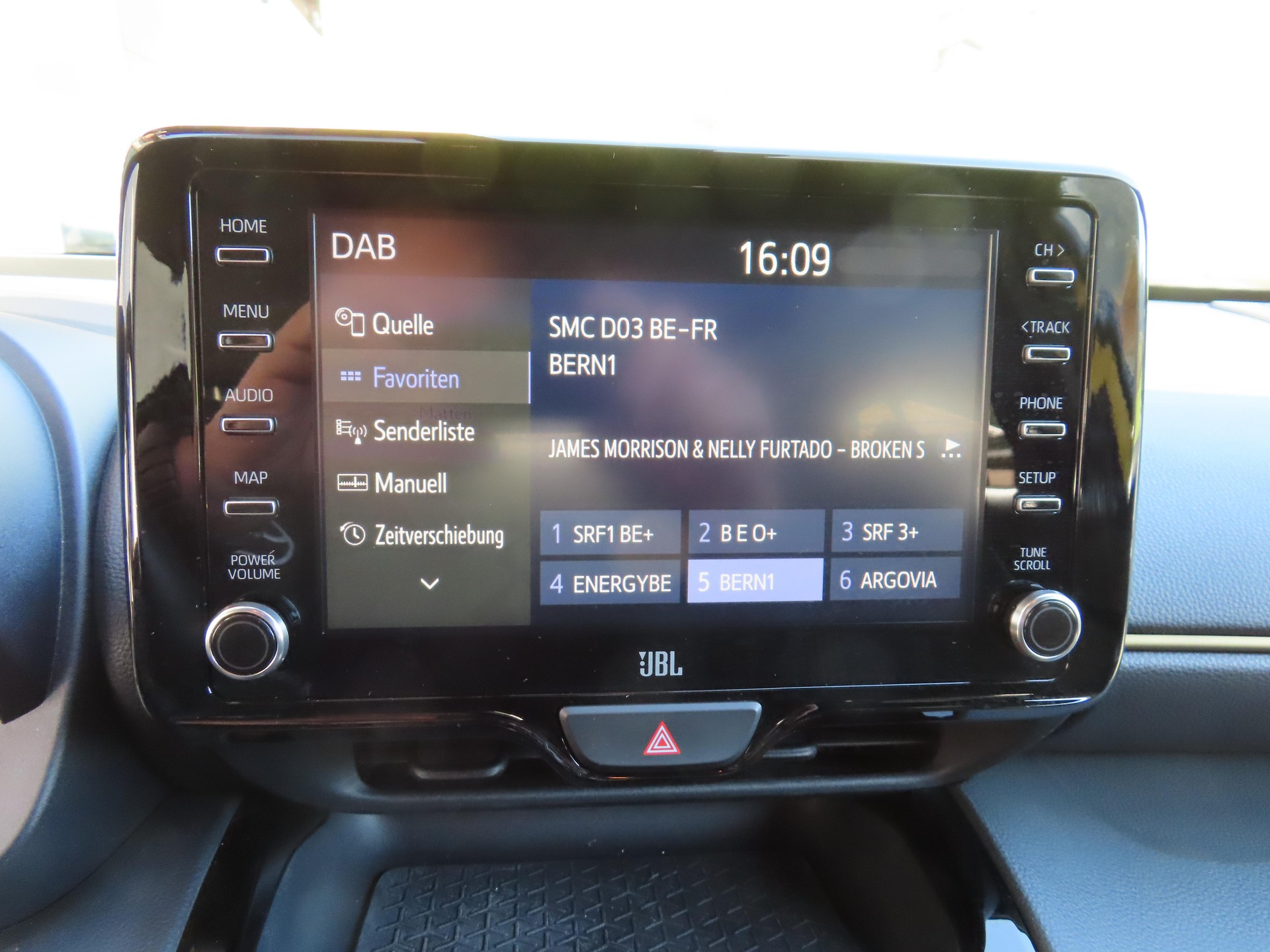 TOYOTA Yaris Cross 1.5 VVT-i HSD Adventure AWD-i-image-12