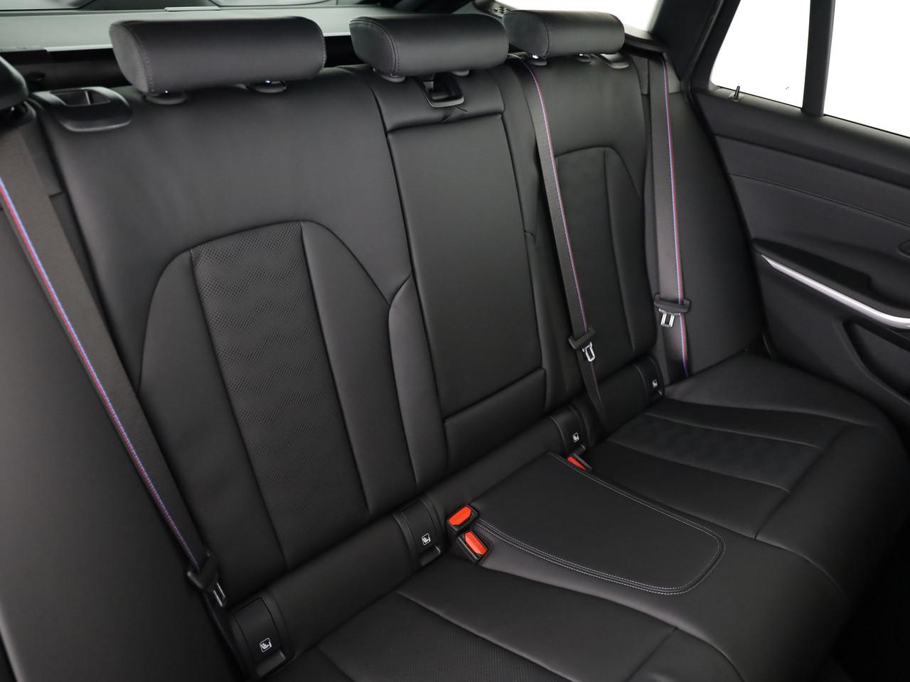 BMW M3 Competition xDrive Touring-image-24