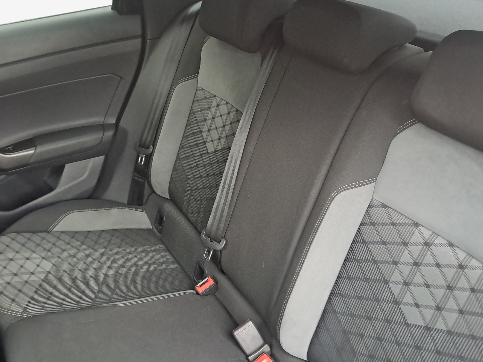 VW Taigo 1.0 TSI R-Line DSG-image-11