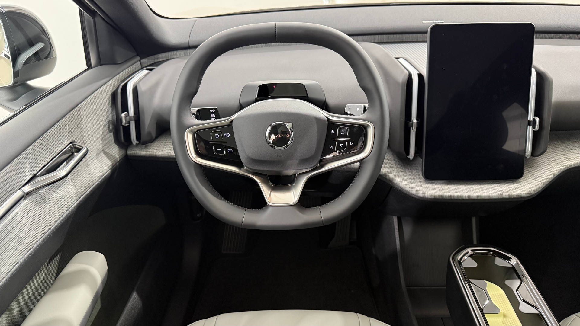 VOLVO EX 30 CC E60 Twin Performance A-image-12