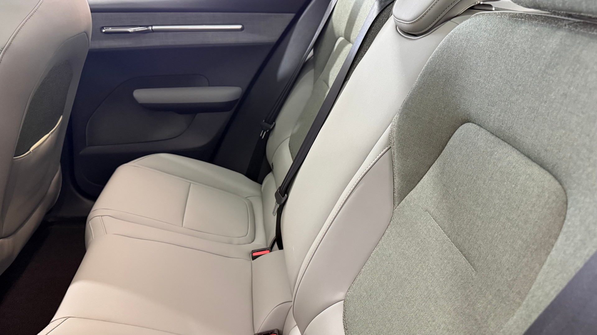 VOLVO EX 30 CC E60 Twin Performance A-image-5