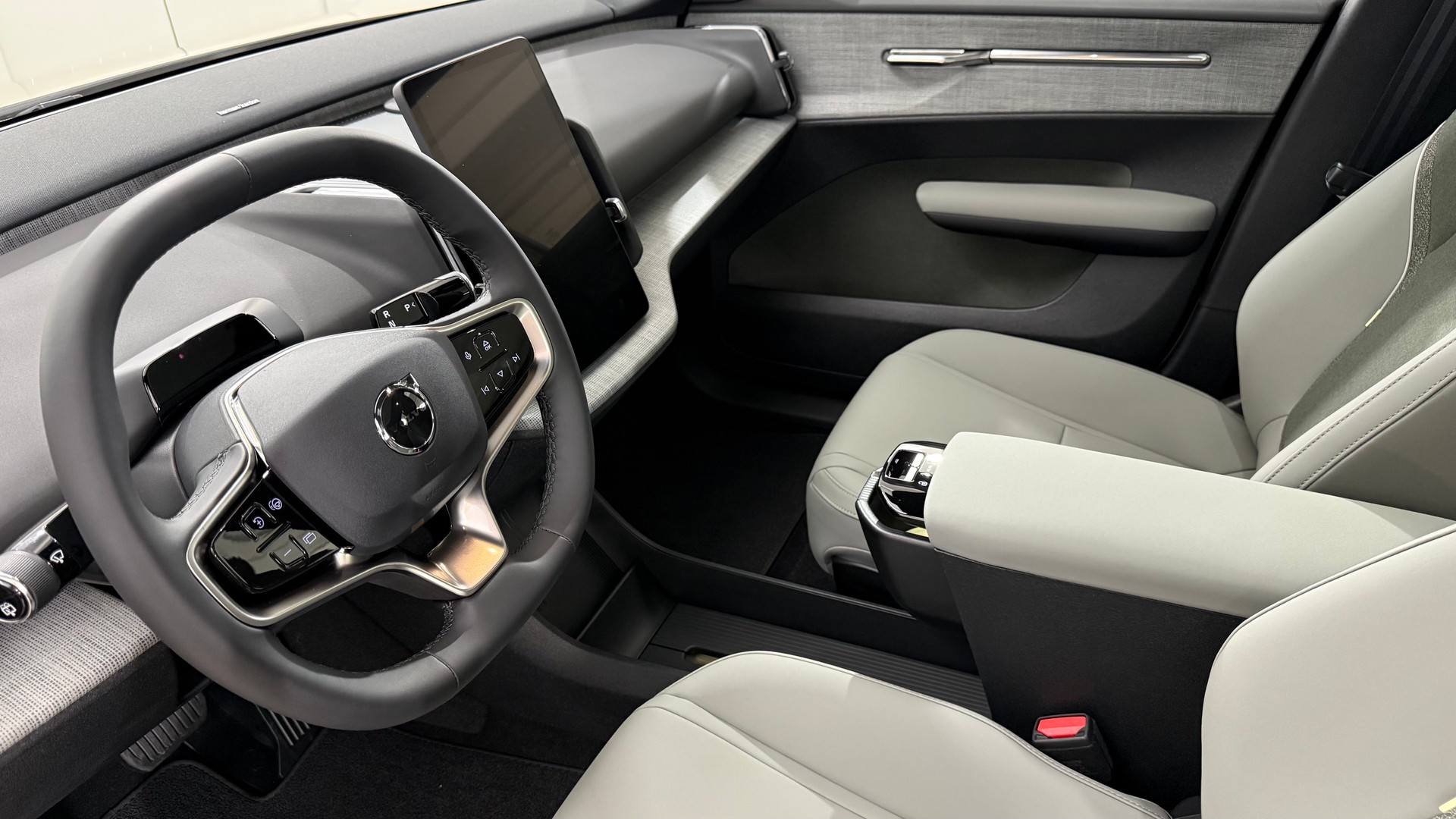 VOLVO EX 30 CC E60 Twin Performance A-image-3