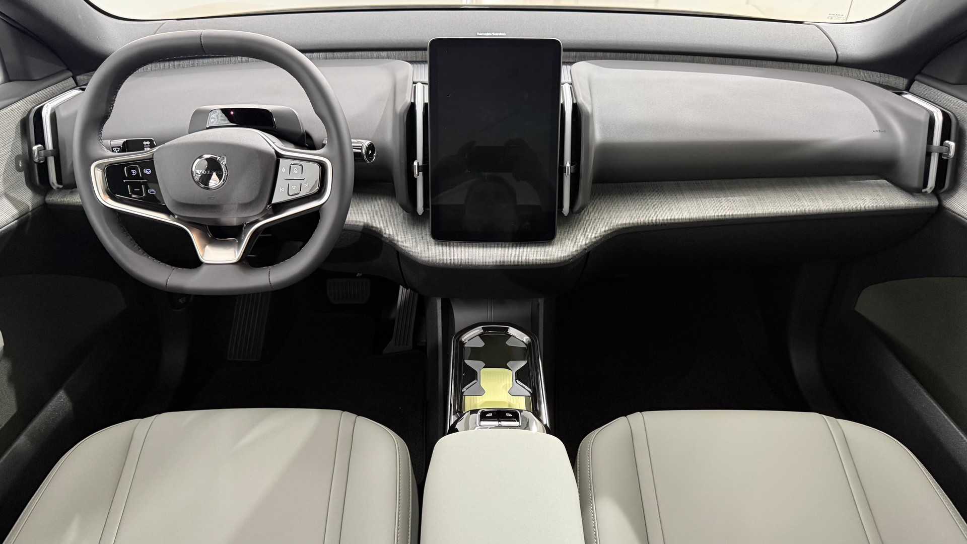 VOLVO EX 30 CC E60 Twin Performance A-image-4