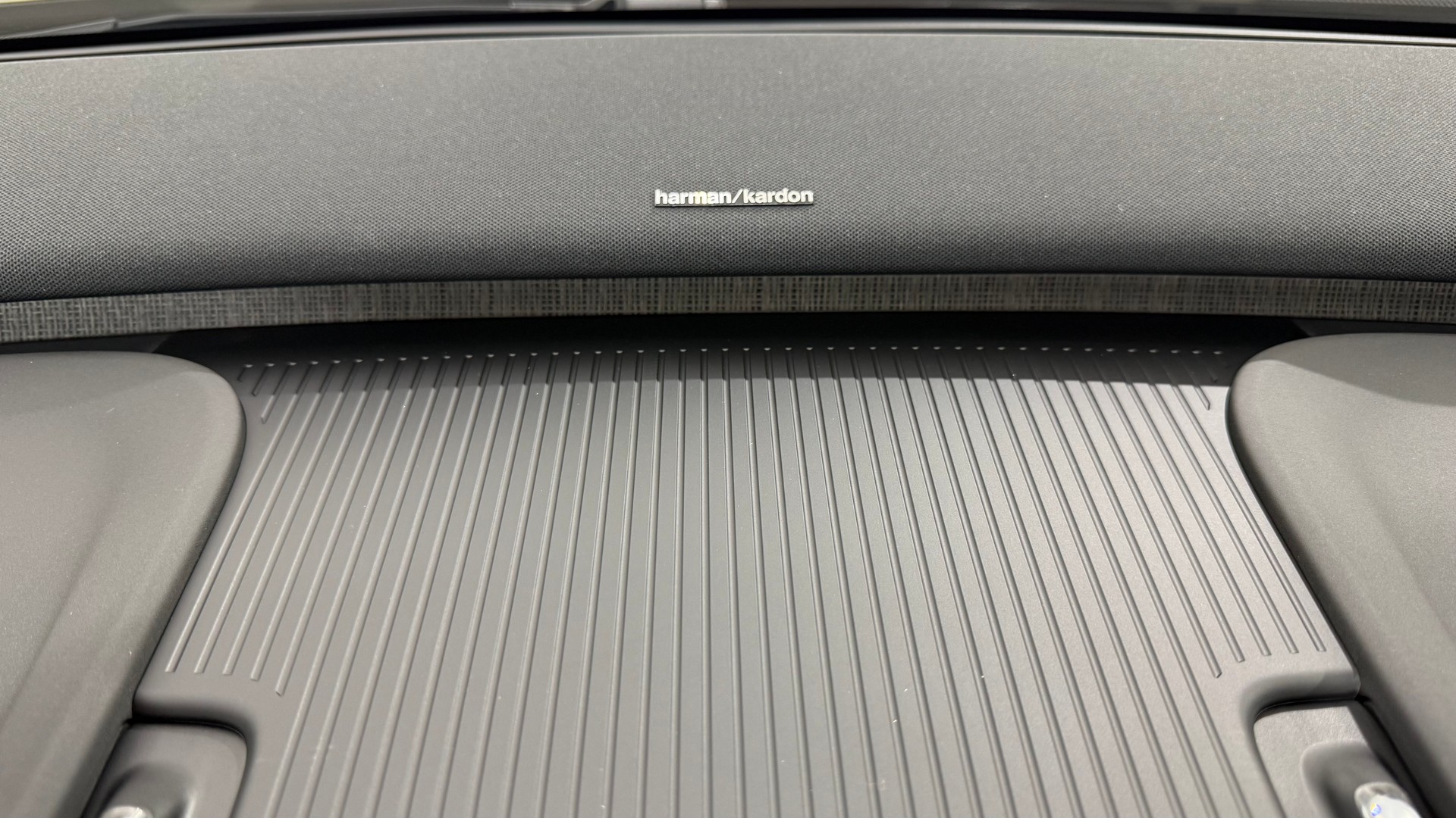 VOLVO EX 30 CC E60 Twin Performance A-image-14