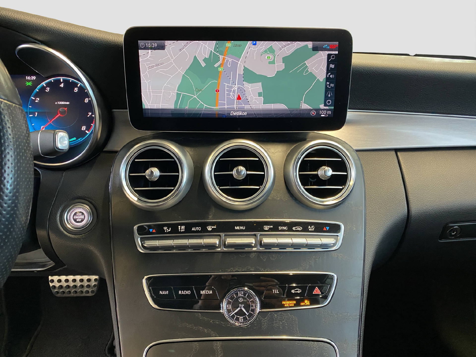 MERCEDES-BENZ C 200 AMG Line 4MATIC Cabriolet-image-10