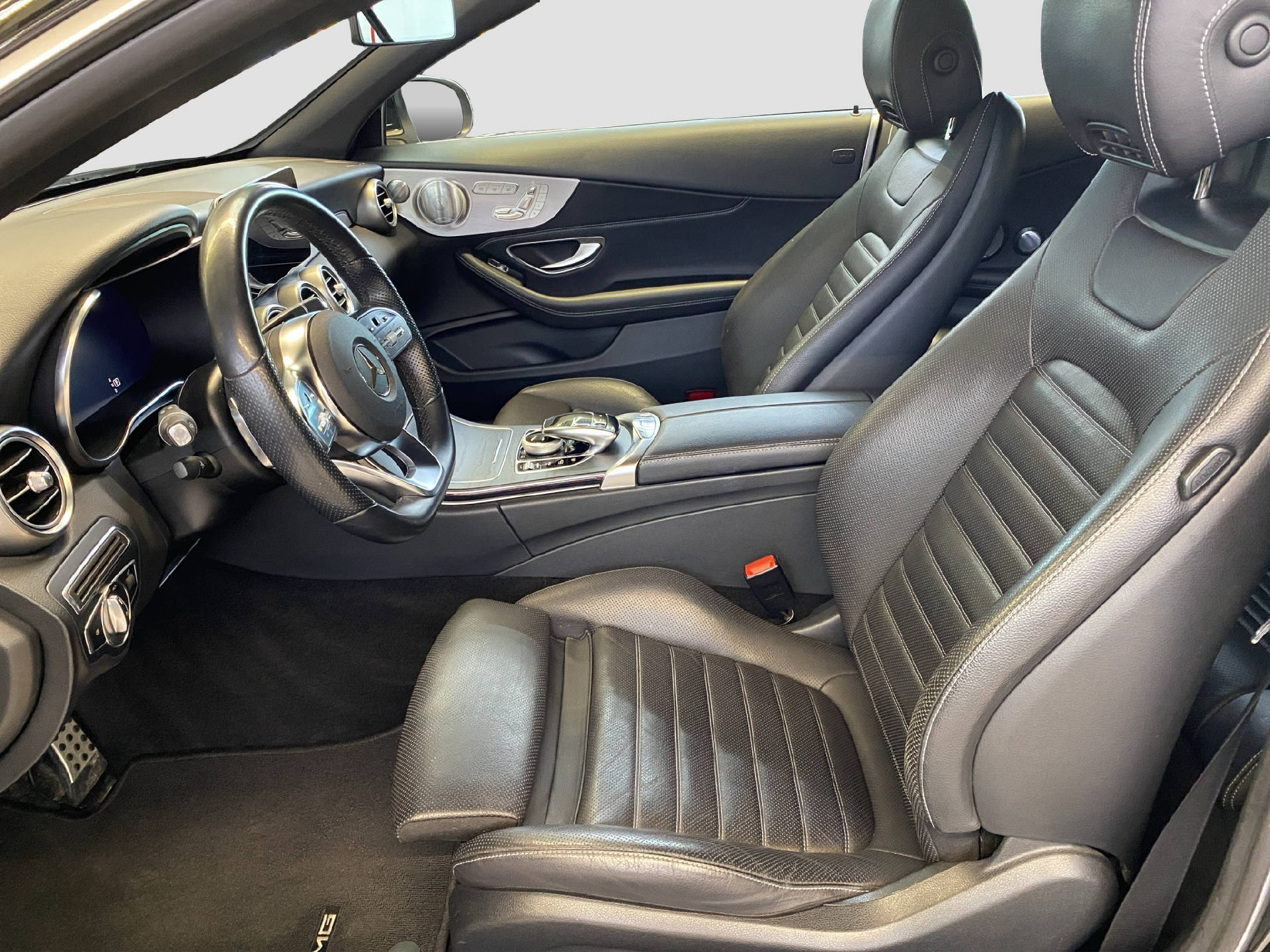 MERCEDES-BENZ C 200 AMG Line 4MATIC Cabriolet-image-7
