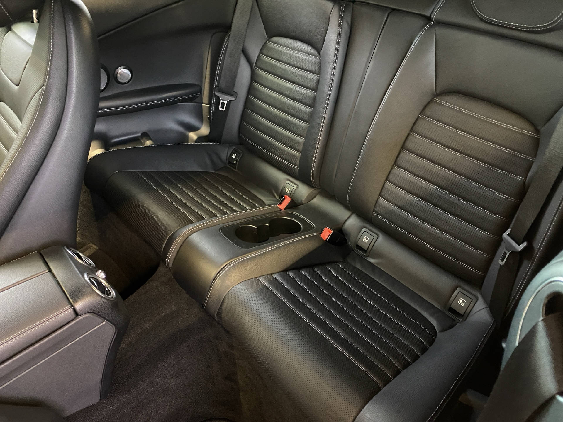 MERCEDES-BENZ C 200 AMG Line 4MATIC Cabriolet-image-13