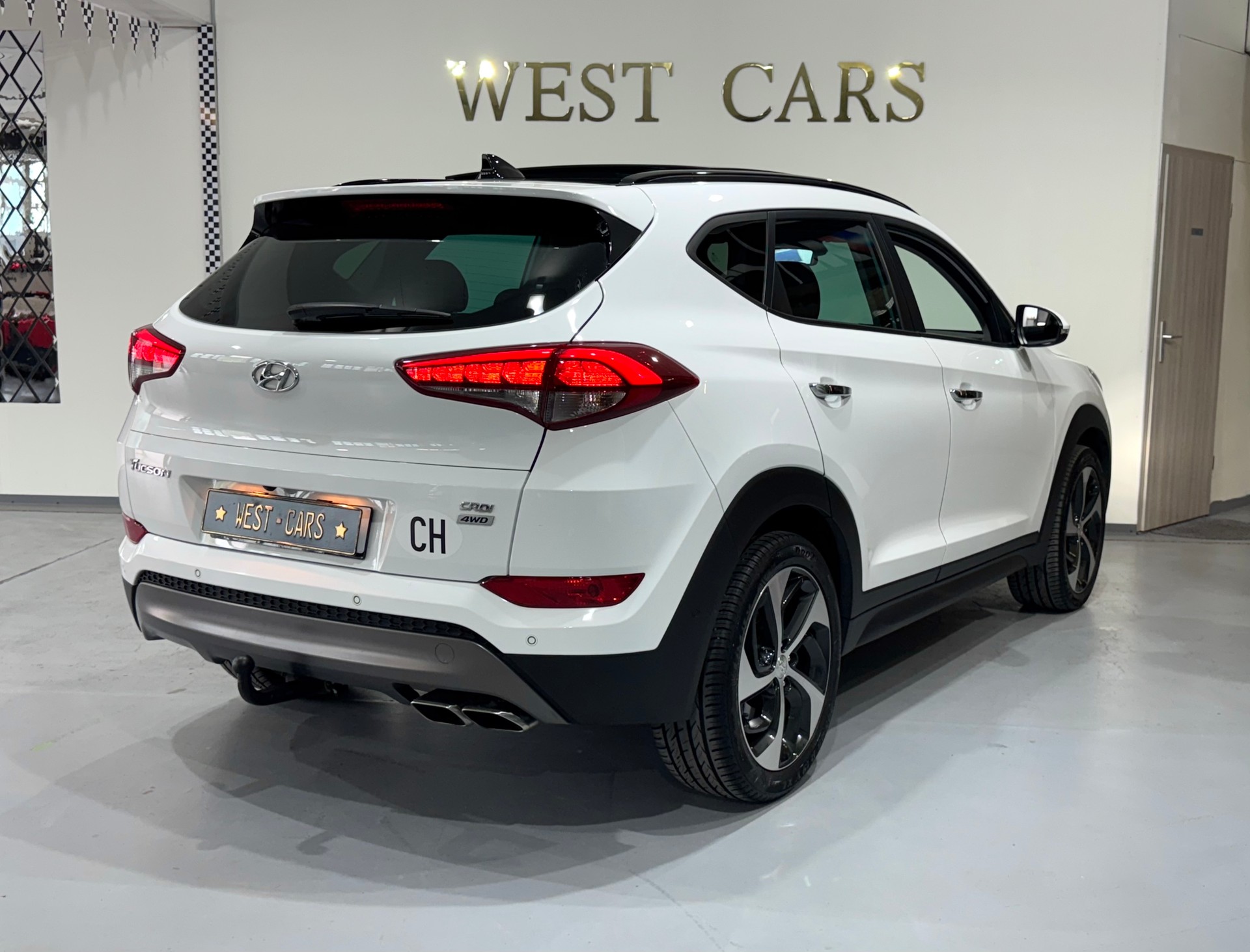 HYUNDAI Tucson 2.0 CRDI Vertex 4WD Automatic-image-3