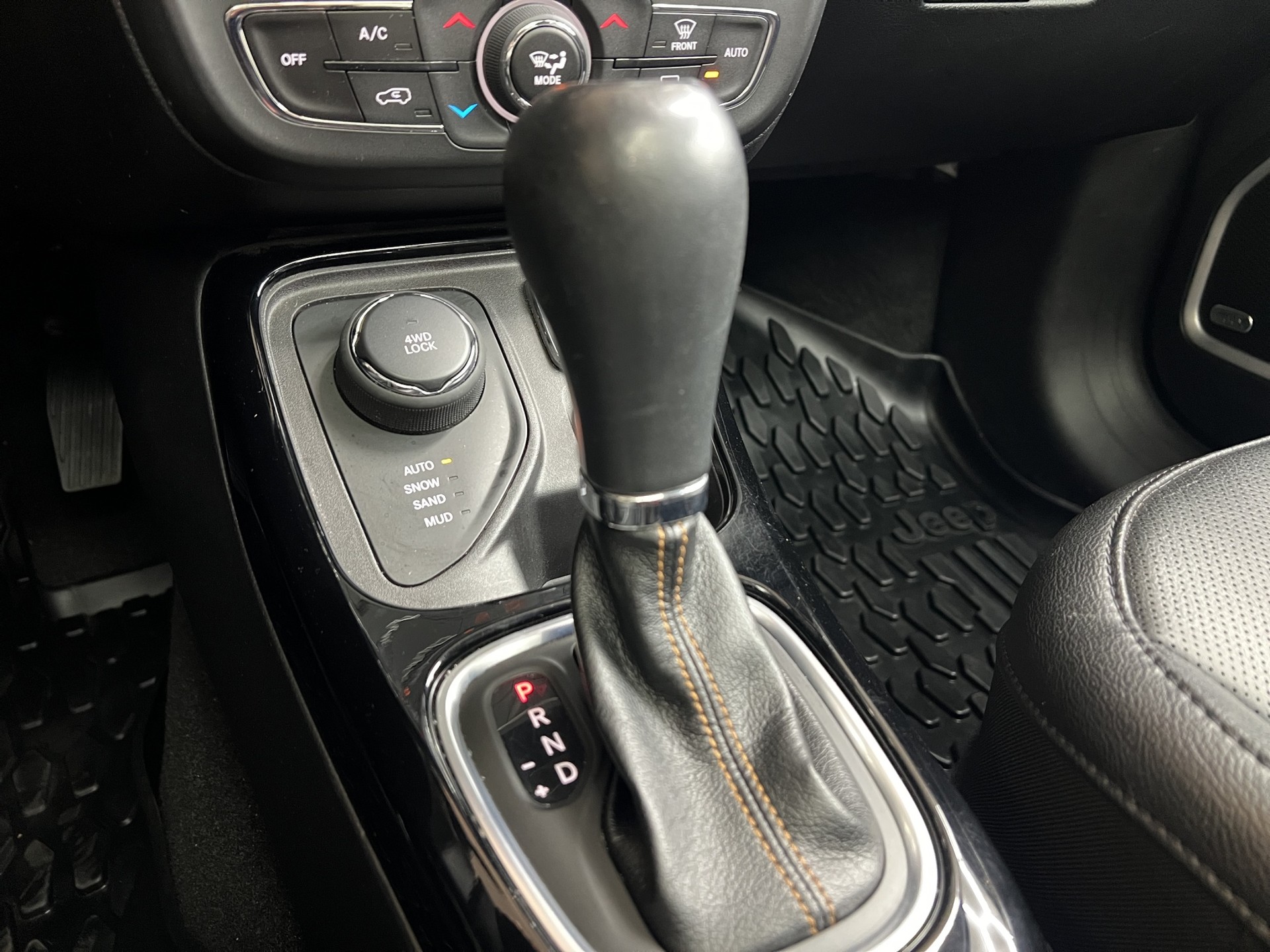 JEEP Compass 1.4 Turbo Limited AWD 9ATX-image-11