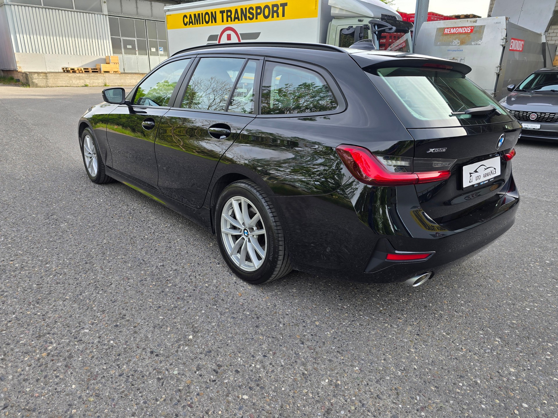 BMW 320d xDrive Touring Luxury Line Steptronic-image-5