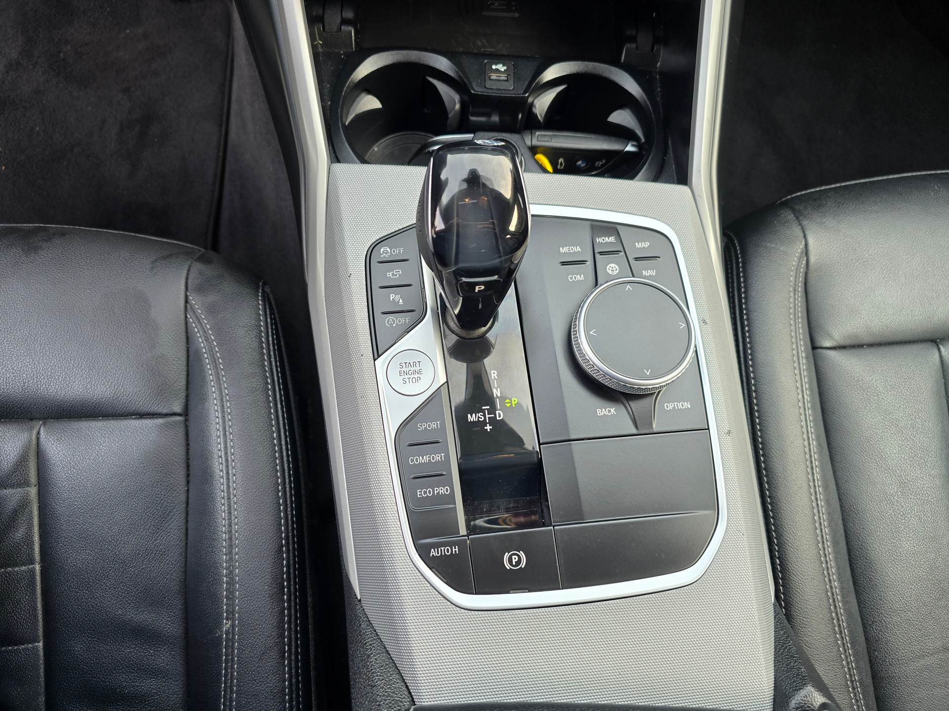 BMW 320d xDrive Touring Luxury Line Steptronic-image-25