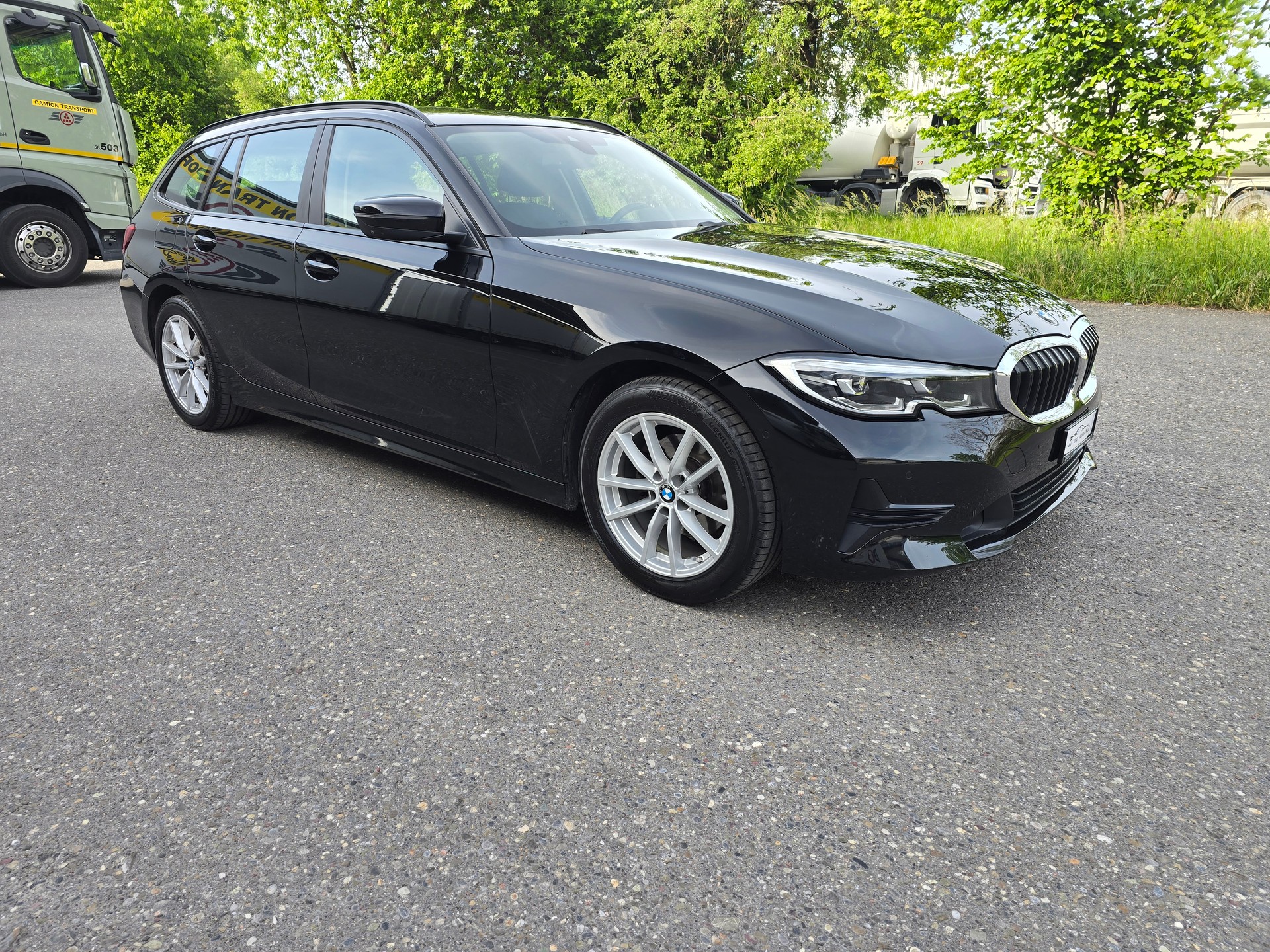 BMW 320d xDrive Touring Luxury Line Steptronic-image-2