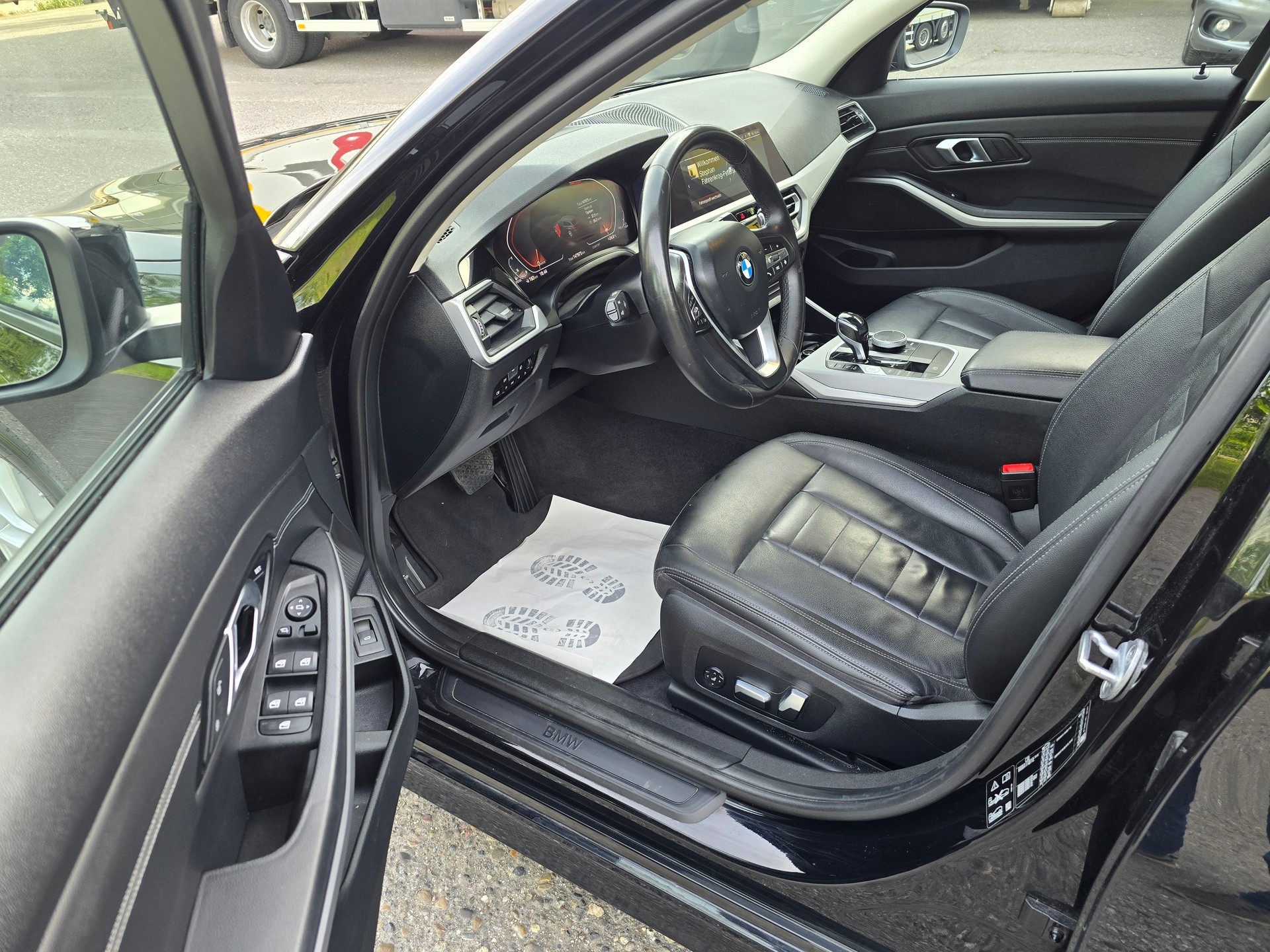 BMW 320d xDrive Touring Luxury Line Steptronic-image-15