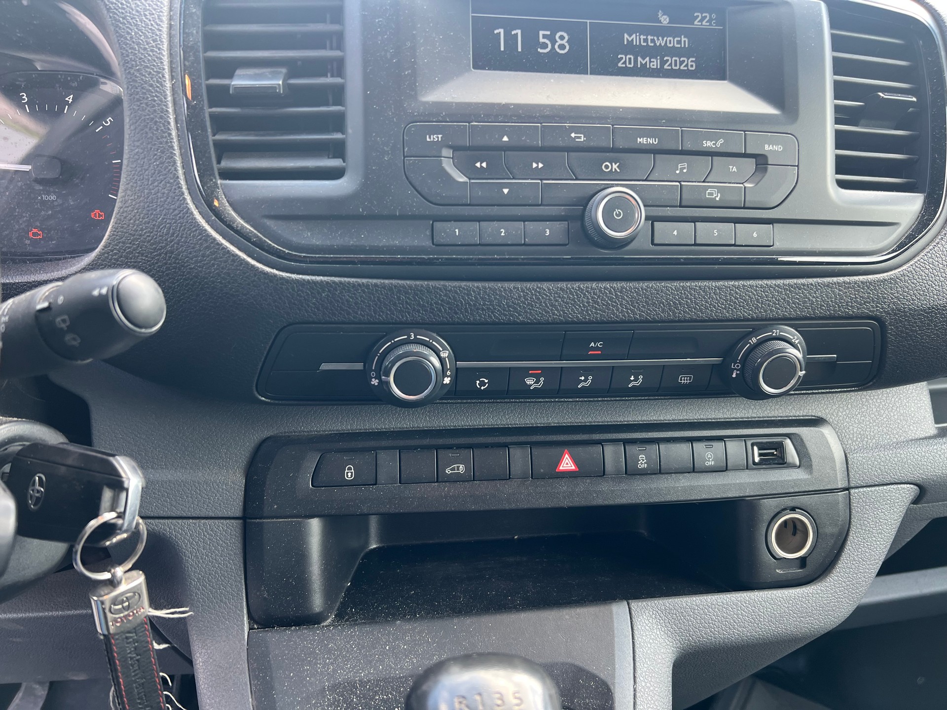 TOYOTA Proace 2.0D Panel Van Medium Comfort-image-7