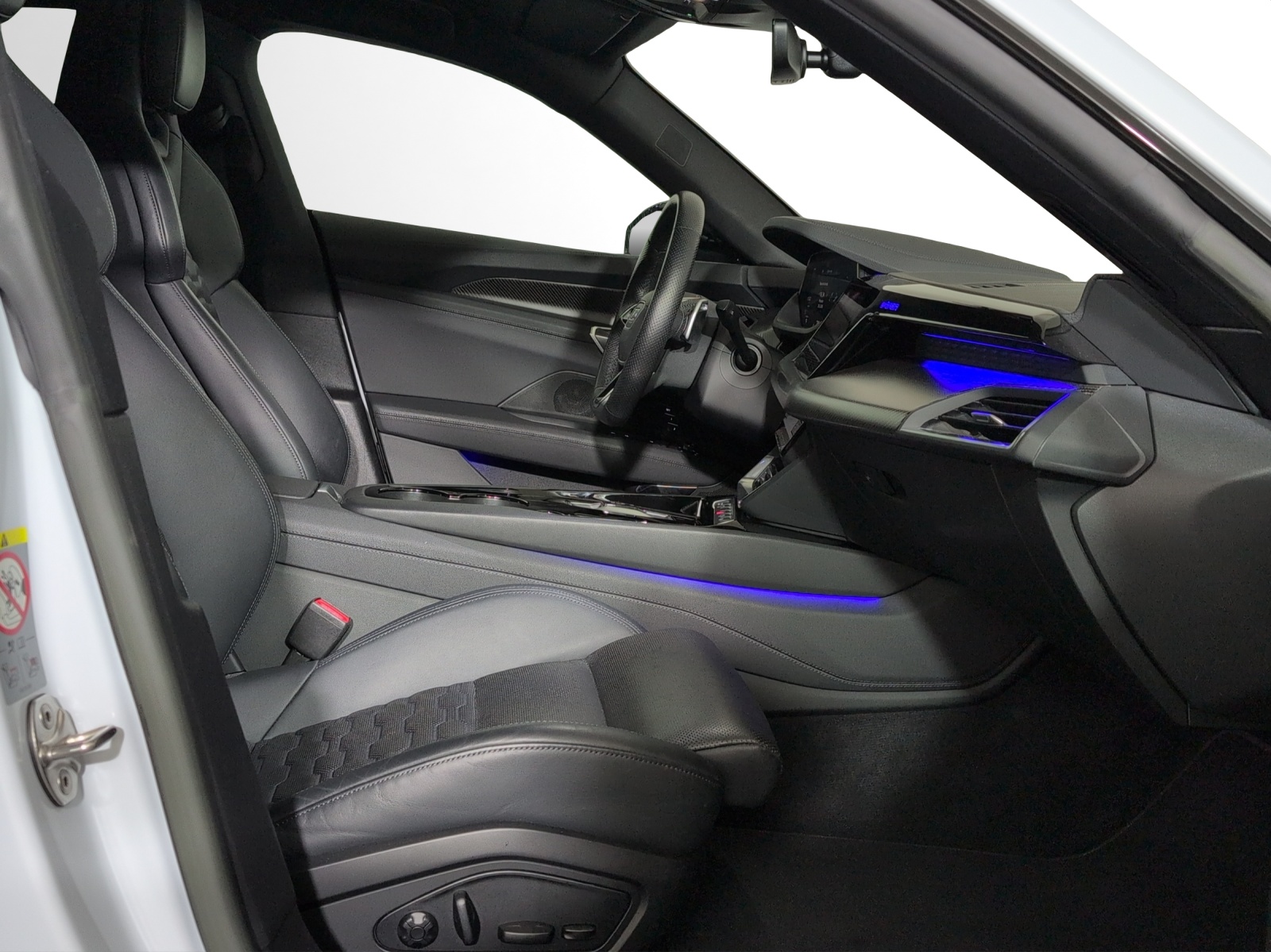 AUDI e-tron GT quattro-image-6