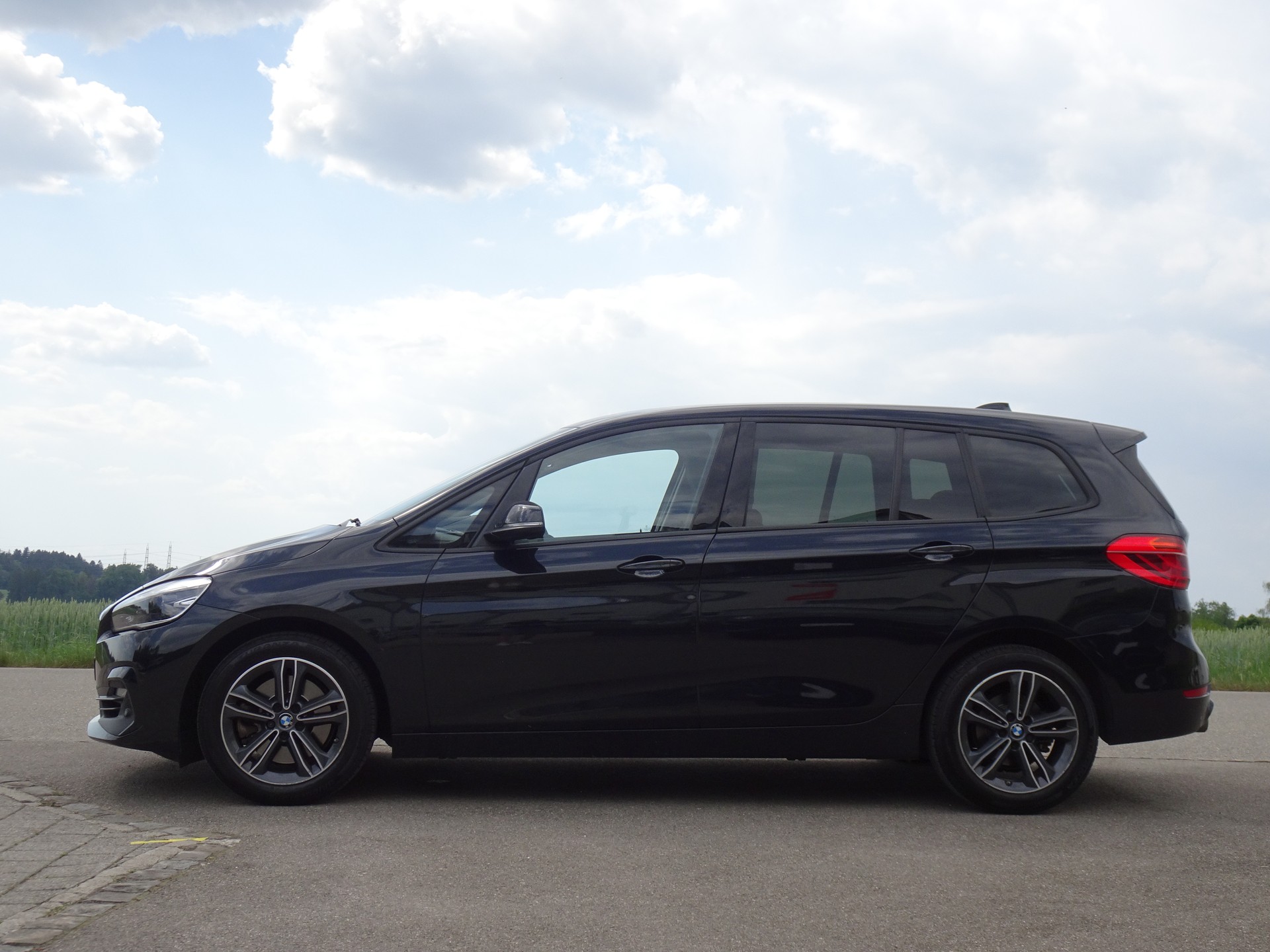 BMW 220i Gran Tourer DKG Sport Line-image-1