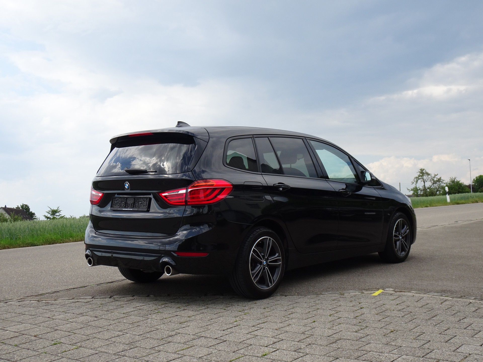BMW 220i Gran Tourer DKG Sport Line-image-3