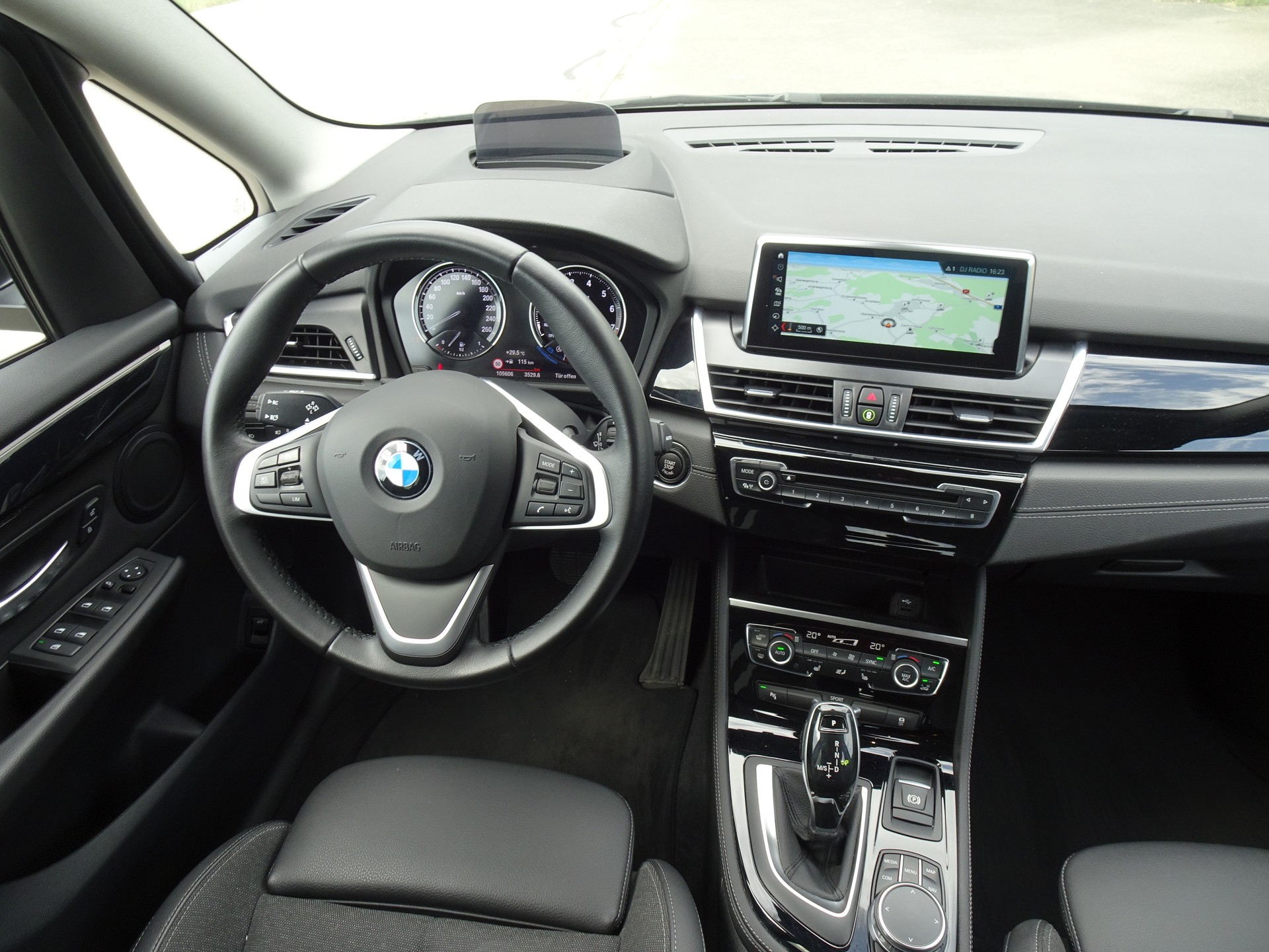 BMW 220i Gran Tourer DKG Sport Line-image-9