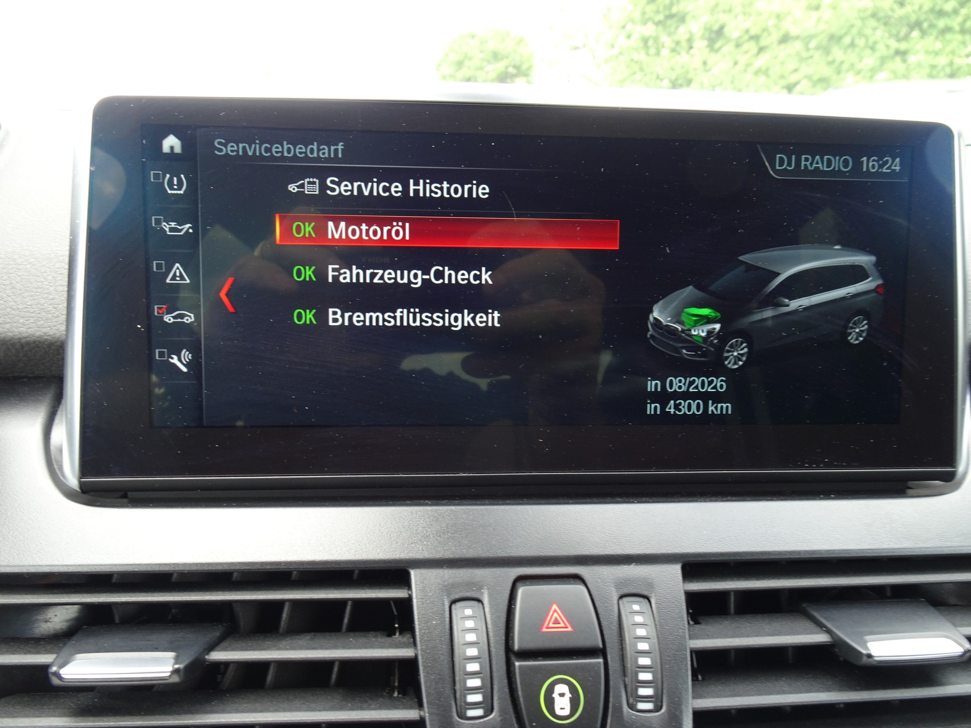 BMW 220i Gran Tourer DKG Sport Line-image-12