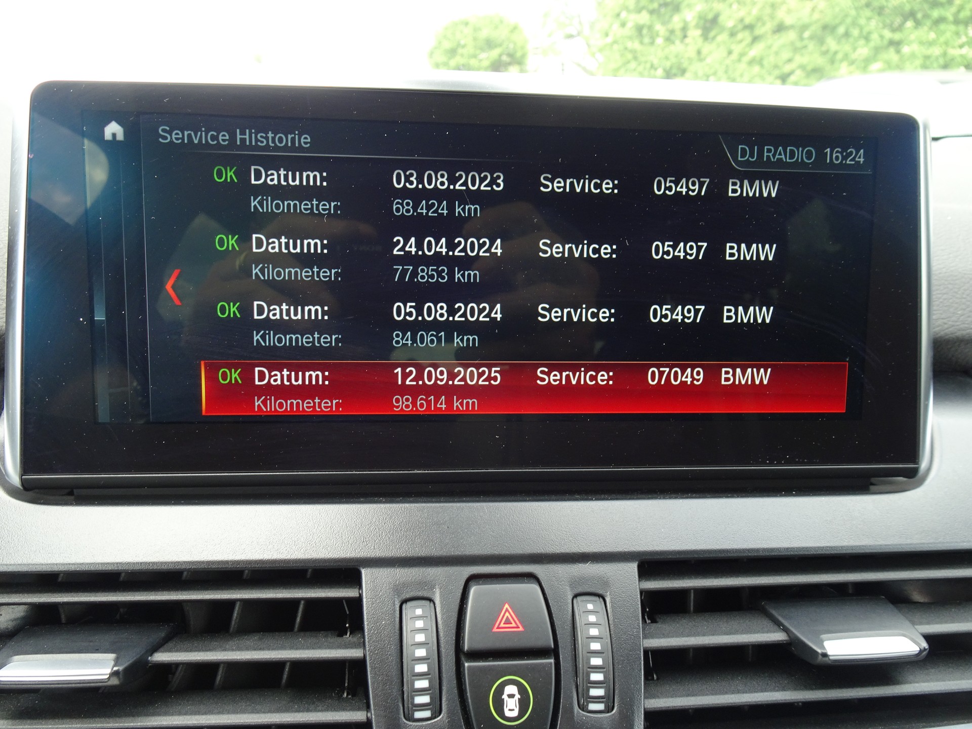 BMW 220i Gran Tourer DKG Sport Line-image-13