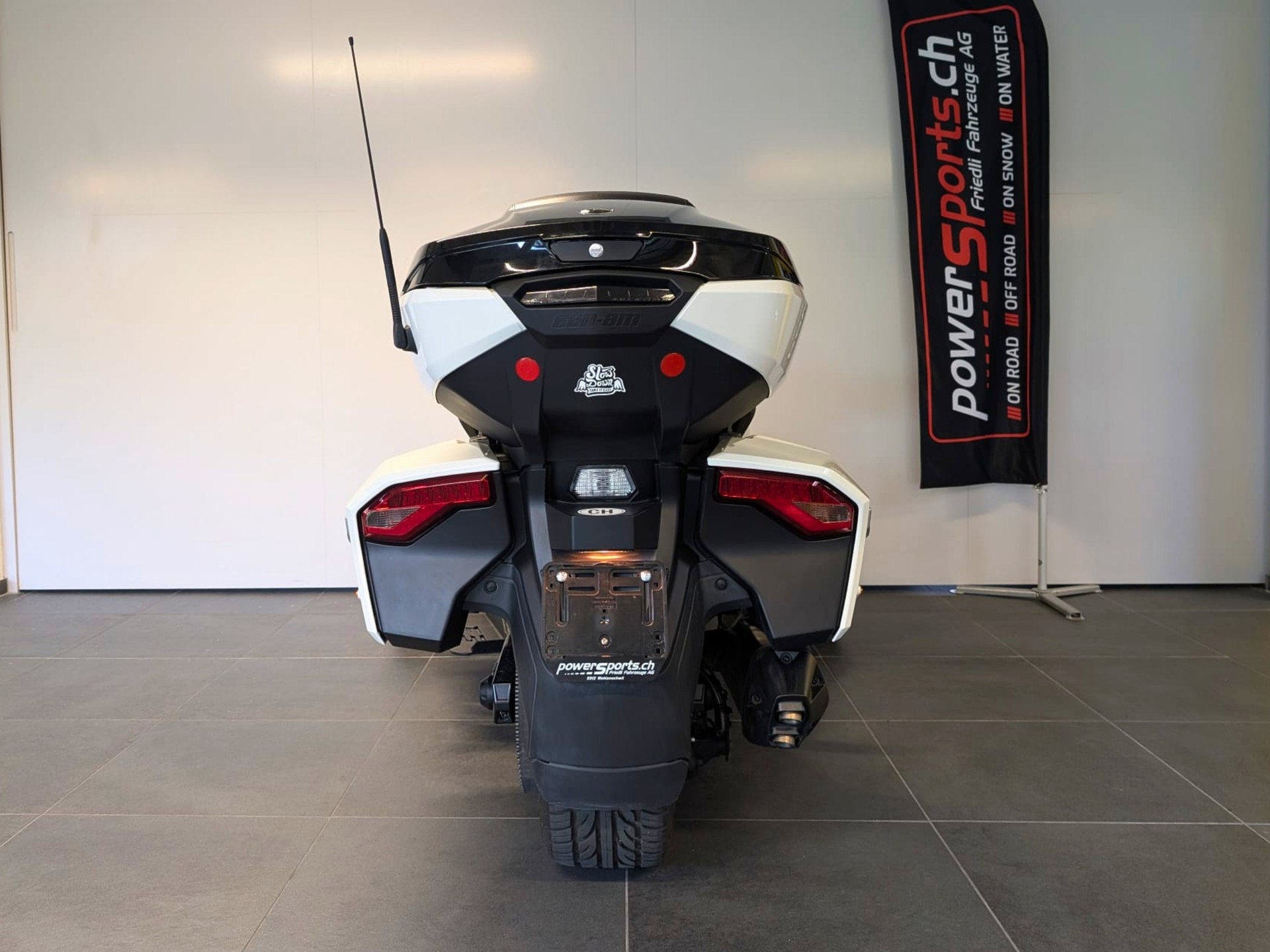 CAN-AM Spyder F3-T SE6-showroom-element-3