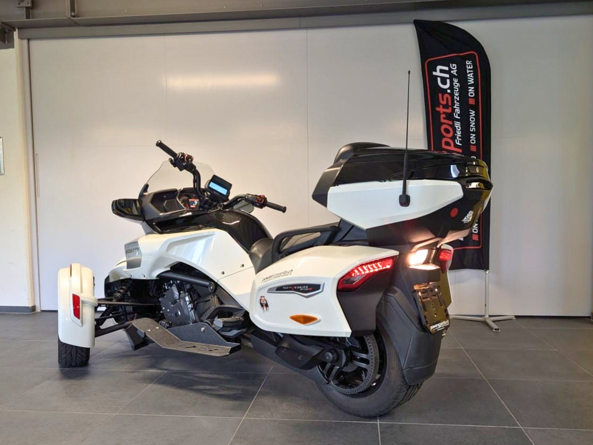 CAN-AM Spyder F3-T SE6-image-4