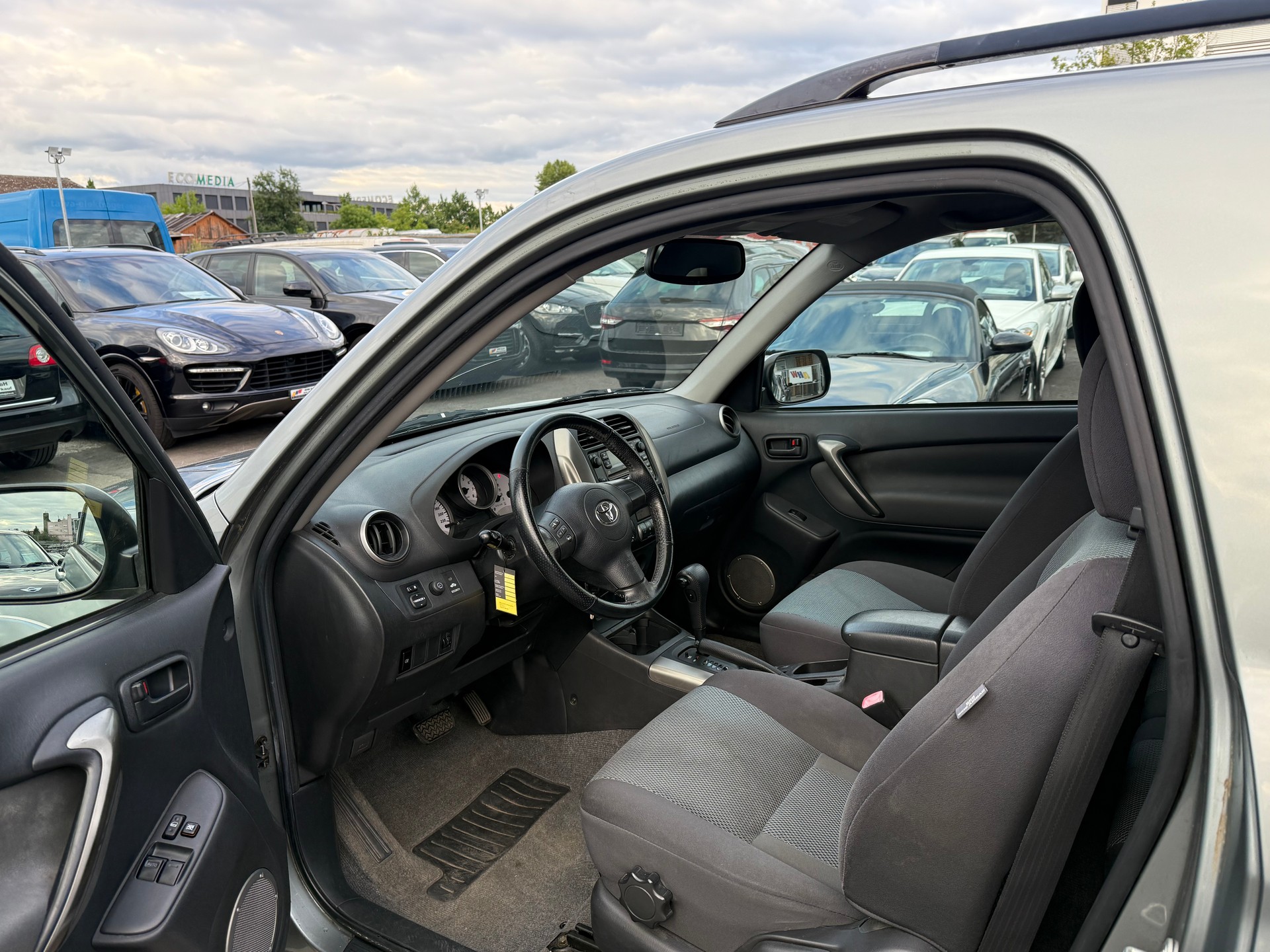 TOYOTA RAV-4 2.0 16V Linea Sol AUTOMAT / NUR 75'000km / 3 TÜRER / FACELIFT / FRISCH AB MFK-image-10