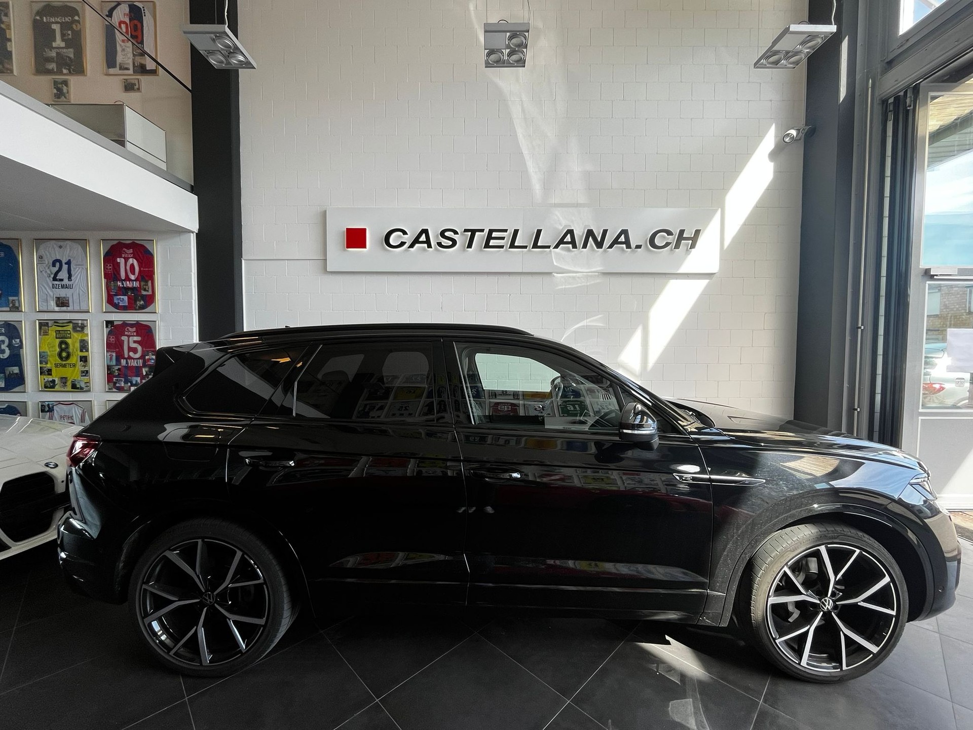 VW Touareg 3.0 TDI R Line Tiptronic-image-1