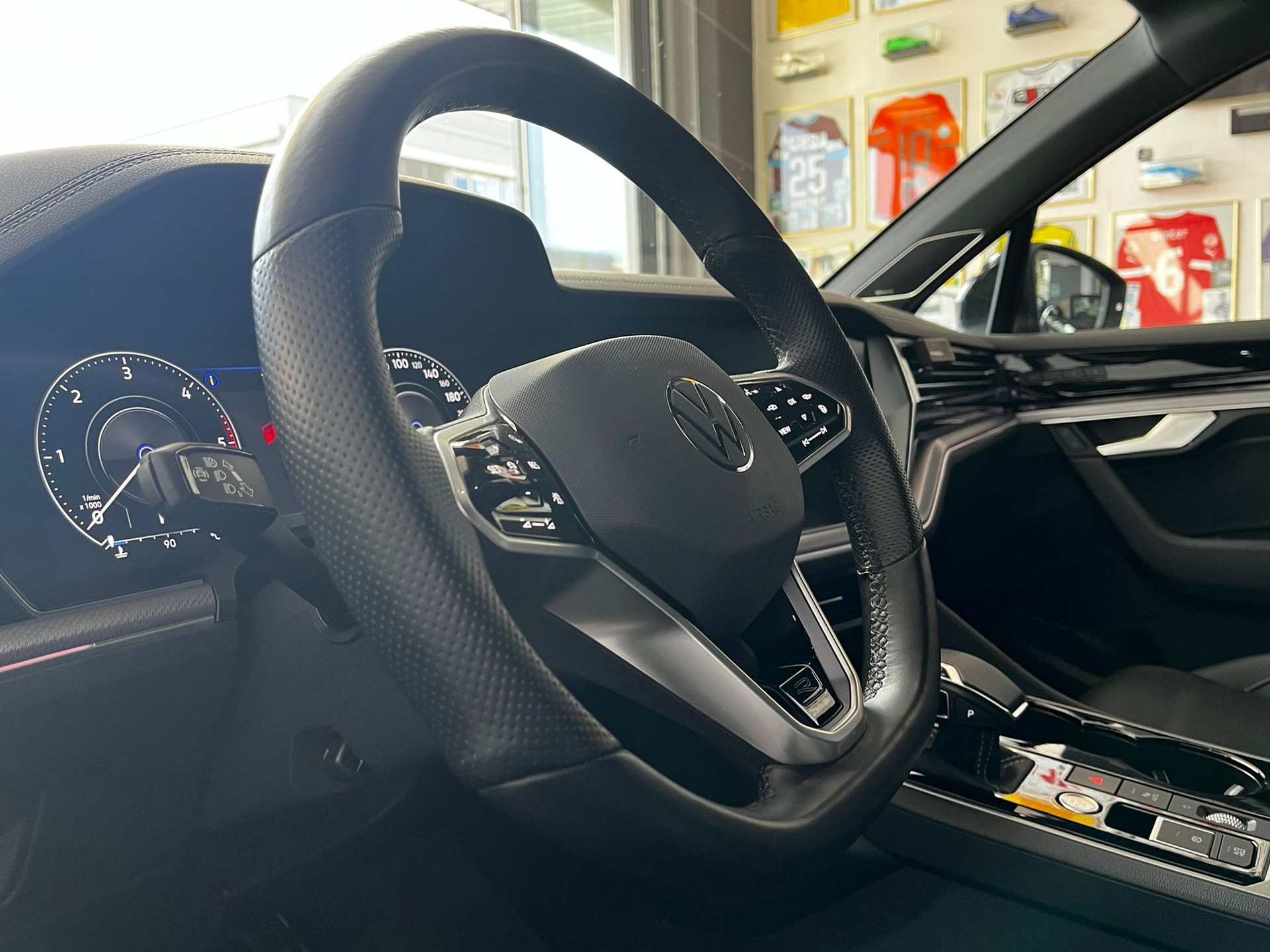 VW Touareg 3.0 TDI R Line Tiptronic-image-9