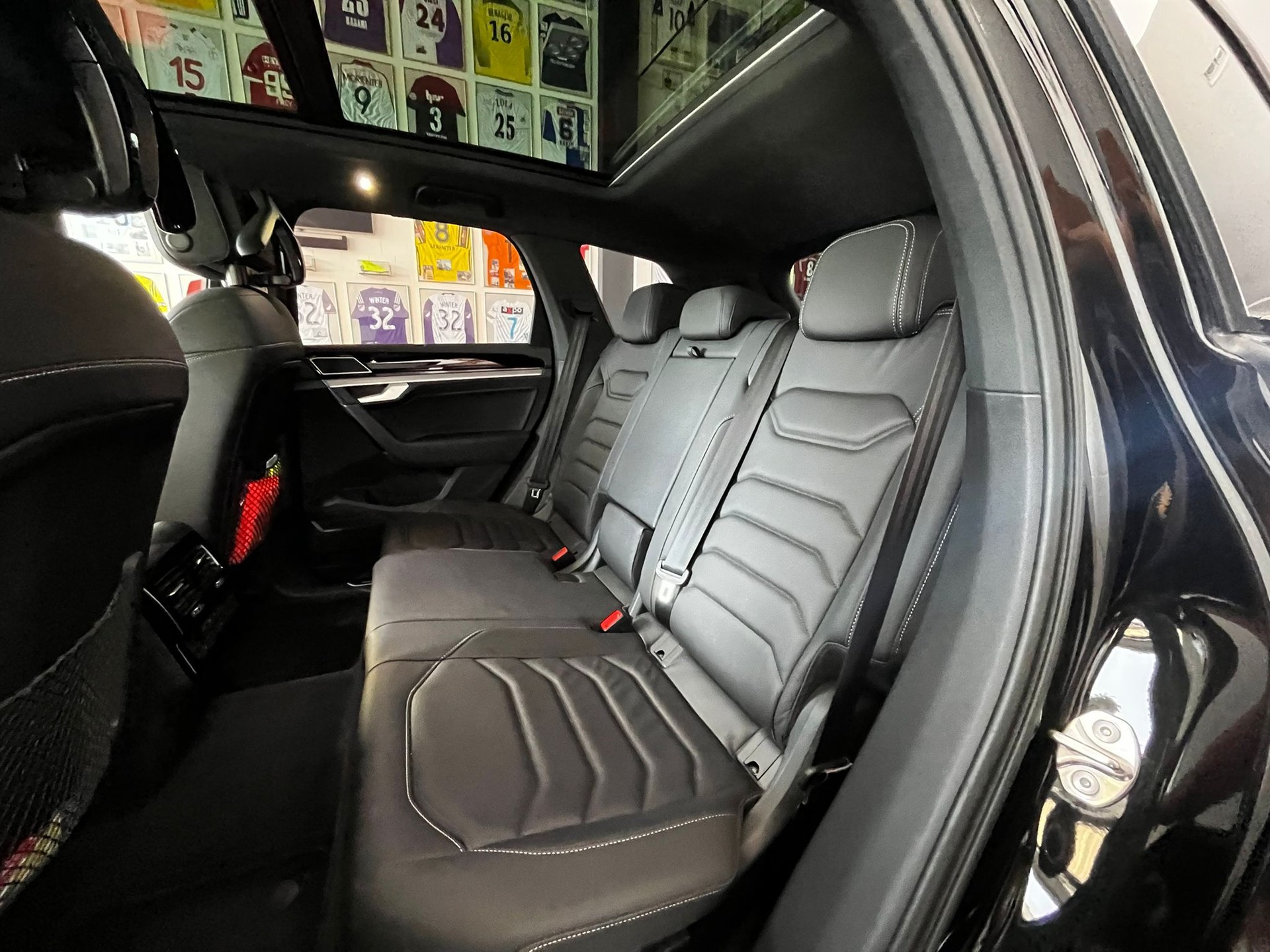 VW Touareg 3.0 TDI R Line Tiptronic-image-10