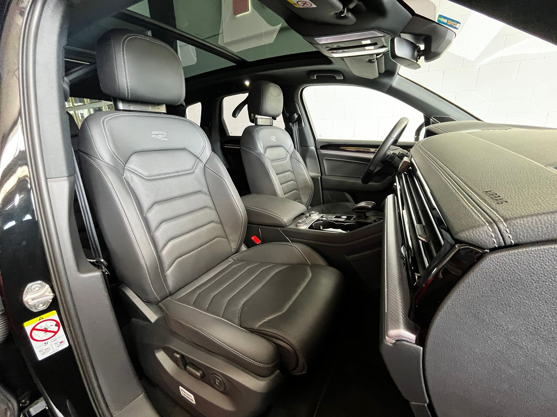 VW Touareg 3.0 TDI R Line Tiptronic-image-8