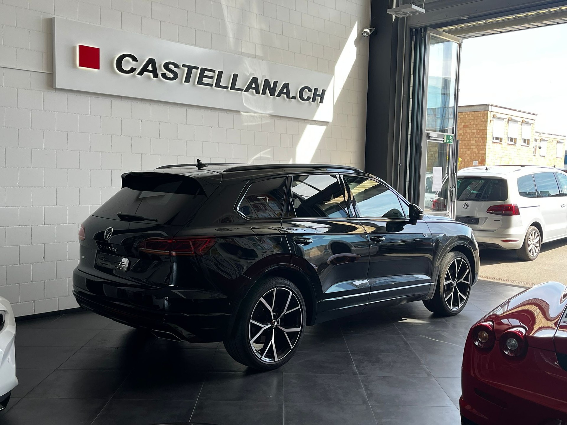 VW Touareg 3.0 TDI R Line Tiptronic-image-2