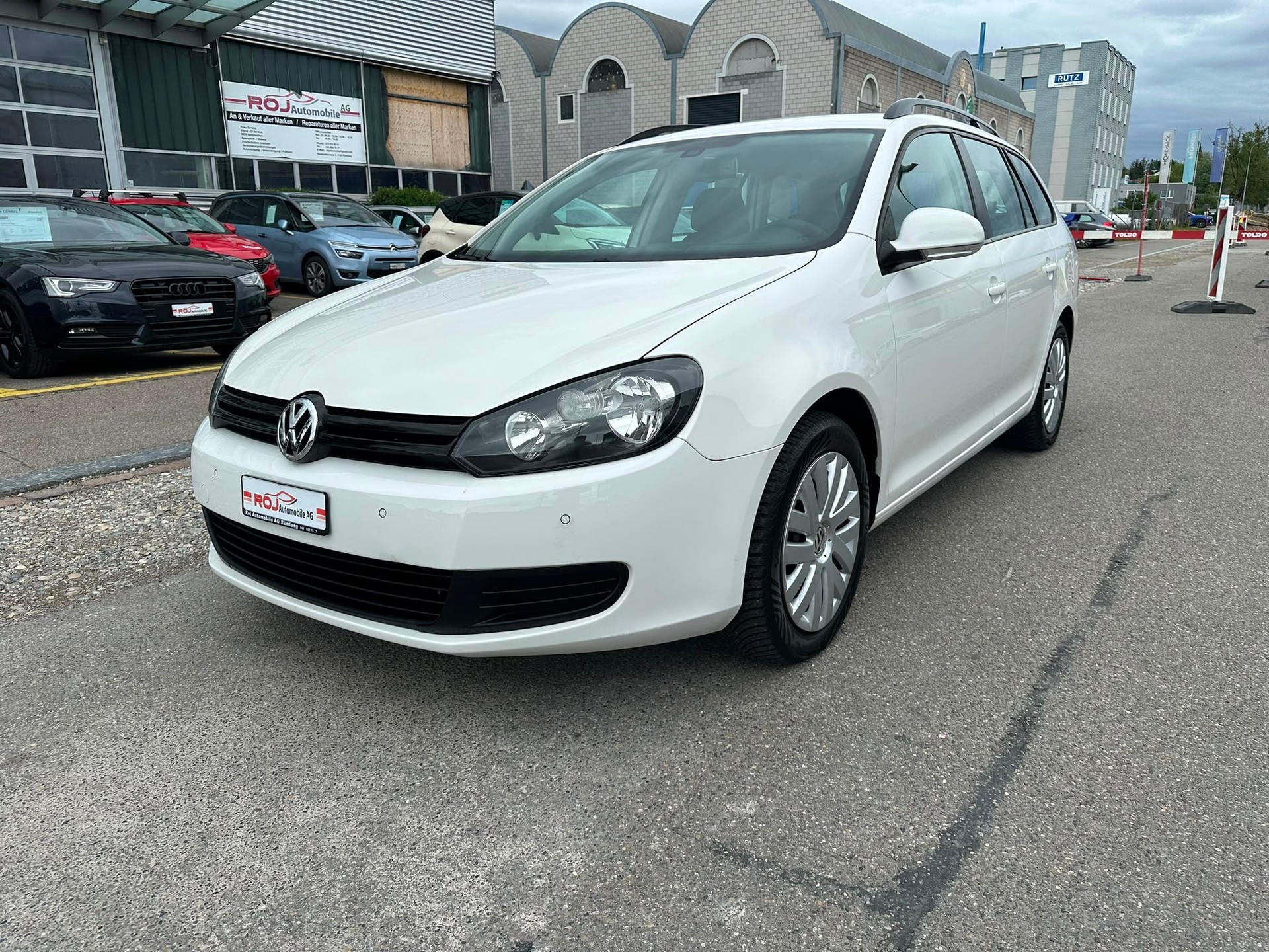 VW Golf Variant 1.6 TDI Trendline 4Motion-image-1