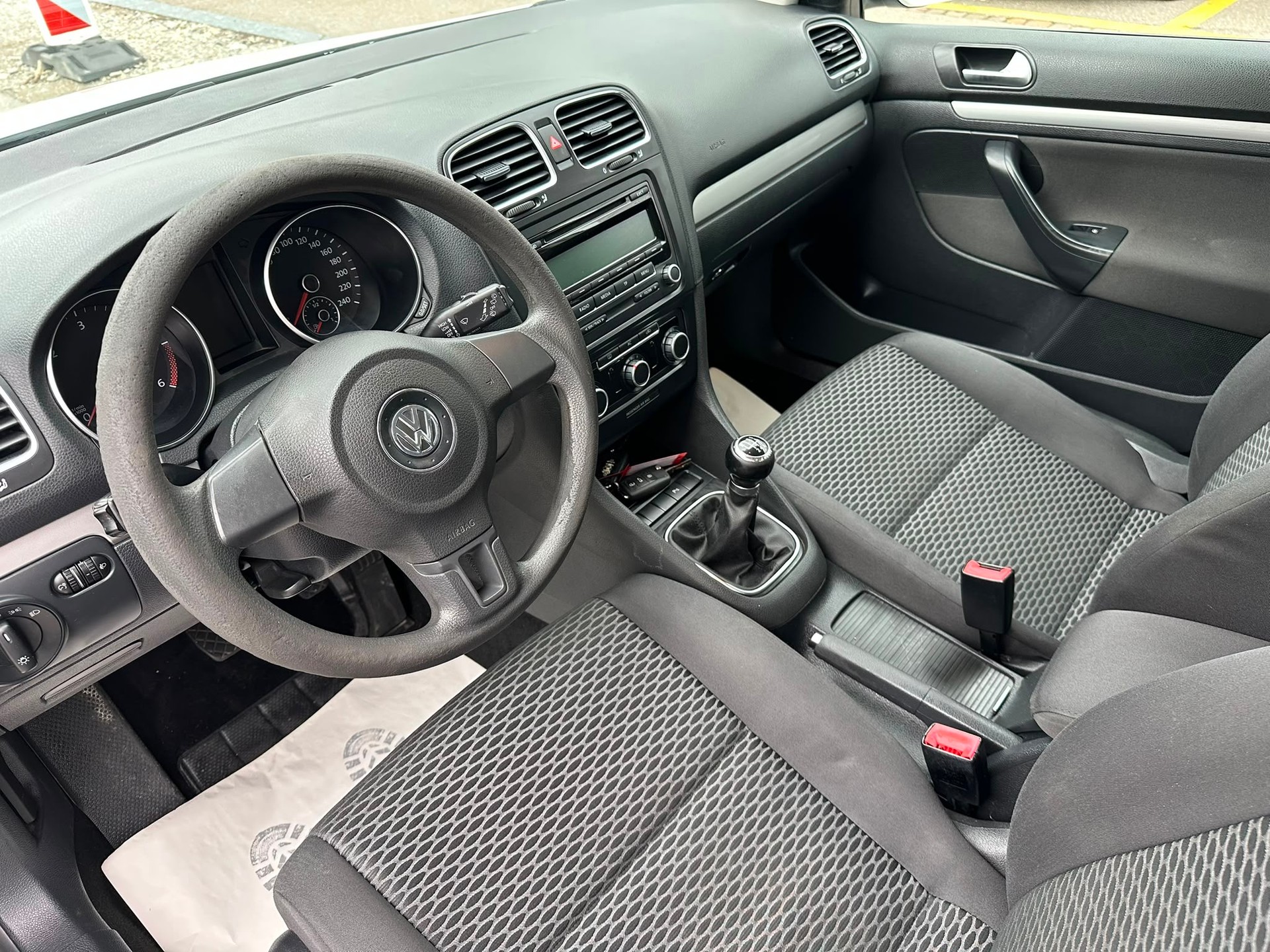 VW Golf Variant 1.6 TDI Trendline 4Motion-image-15