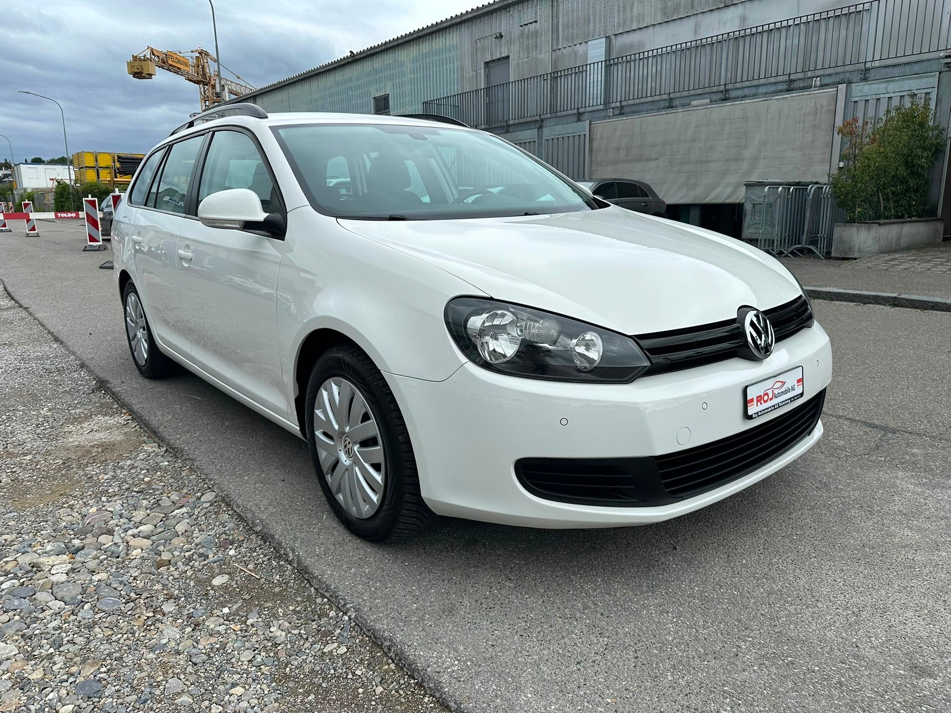 VW Golf Variant 1.6 TDI Trendline 4Motion-image-3