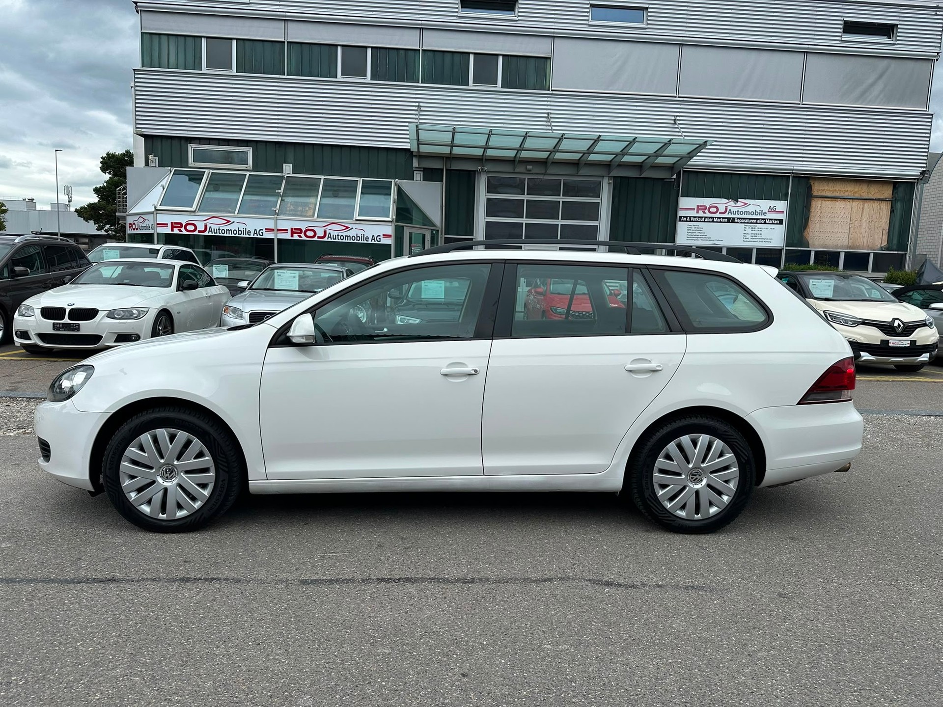 VW Golf Variant 1.6 TDI Trendline 4Motion-image-0