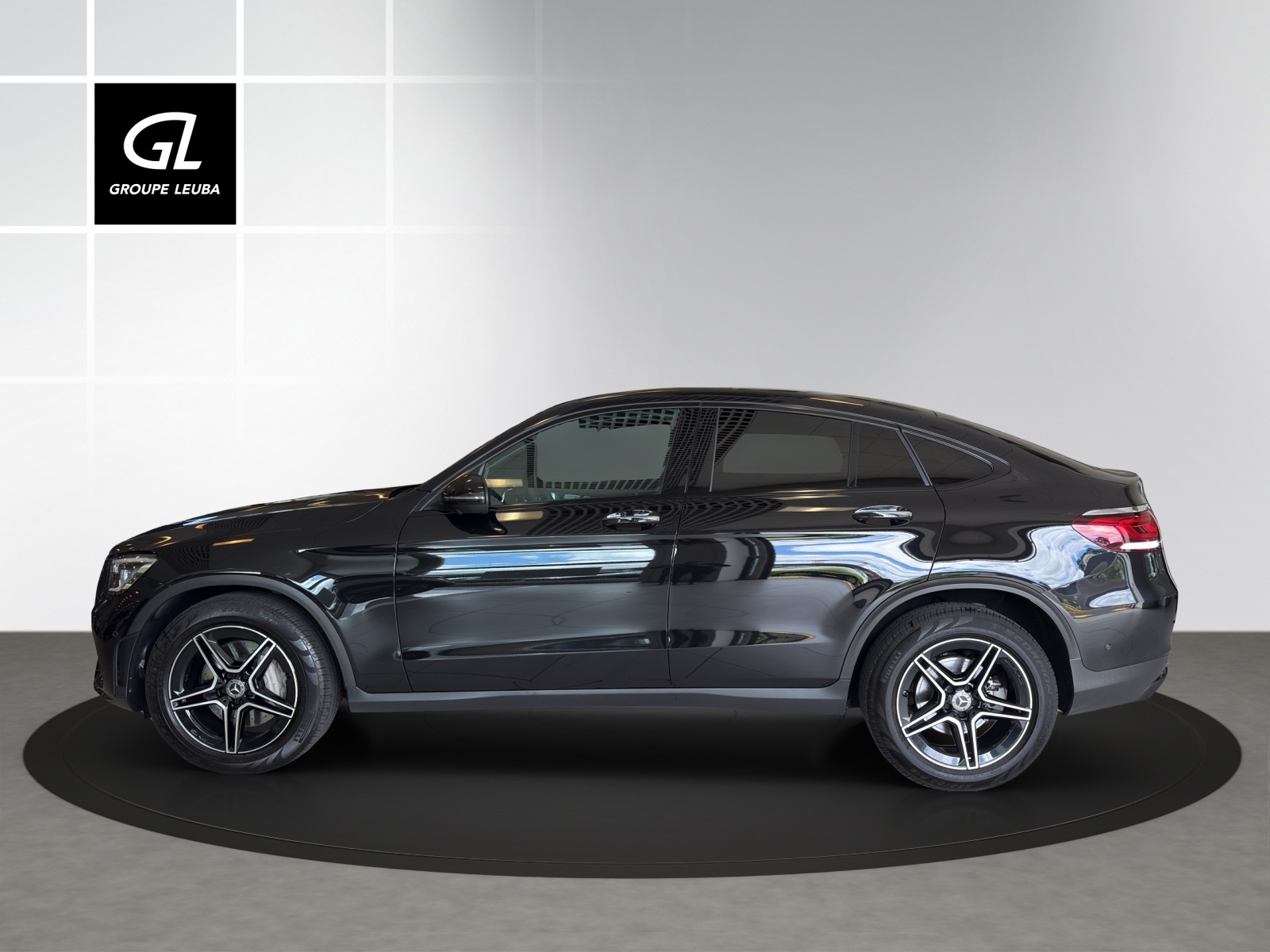 MERCEDES-BENZ GLC 200 AMG Line 4Matic 9G-Tronic-image-2