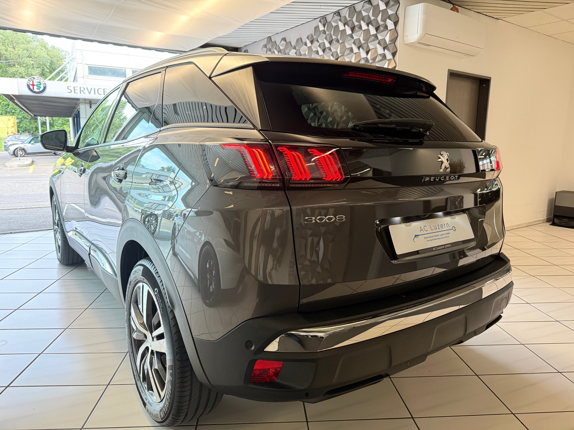 PEUGEOT 3008 1.5 BlueHDi Allure Pack EAT8-image-1